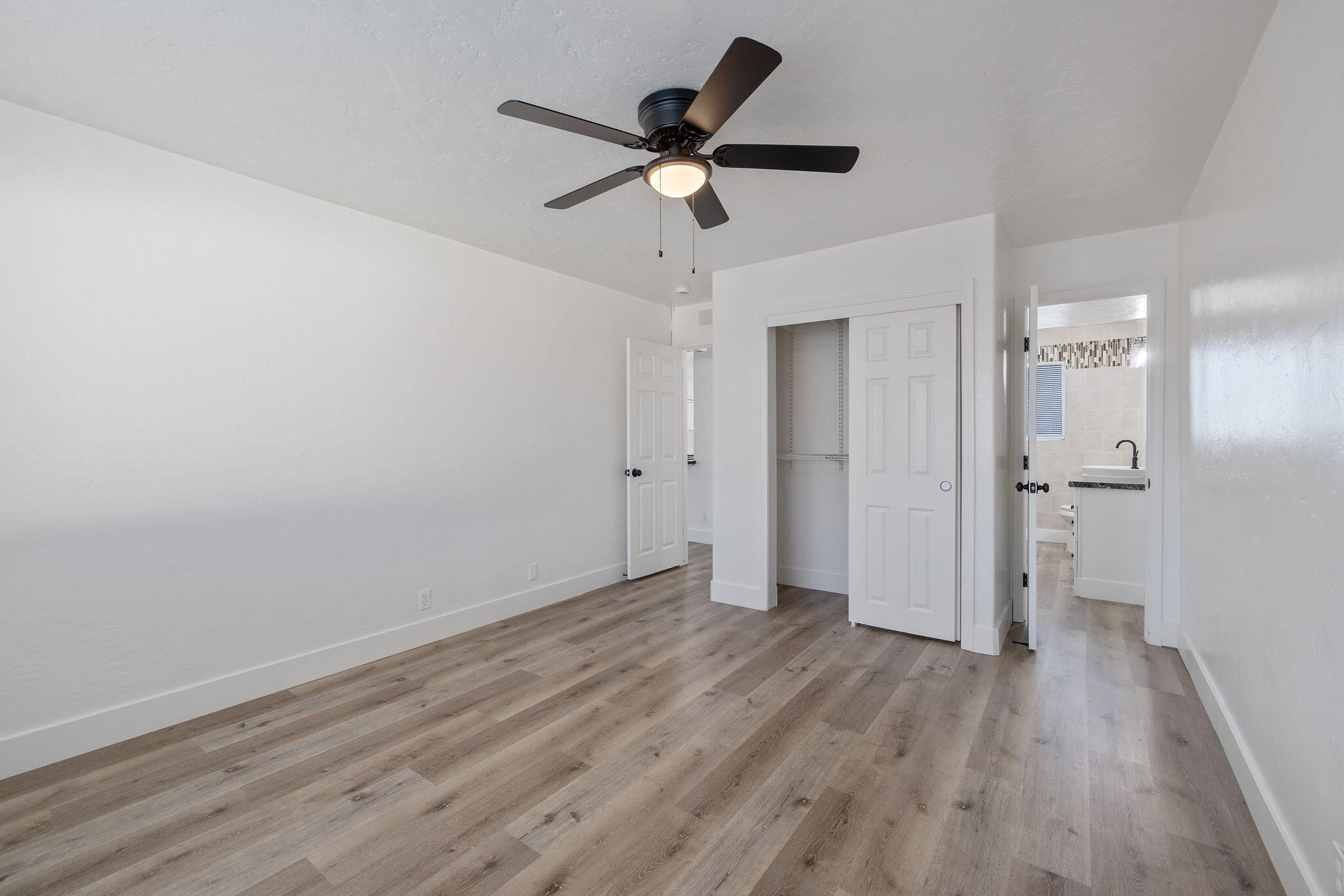1411 S Divisadero St, Visalia, CA 93277