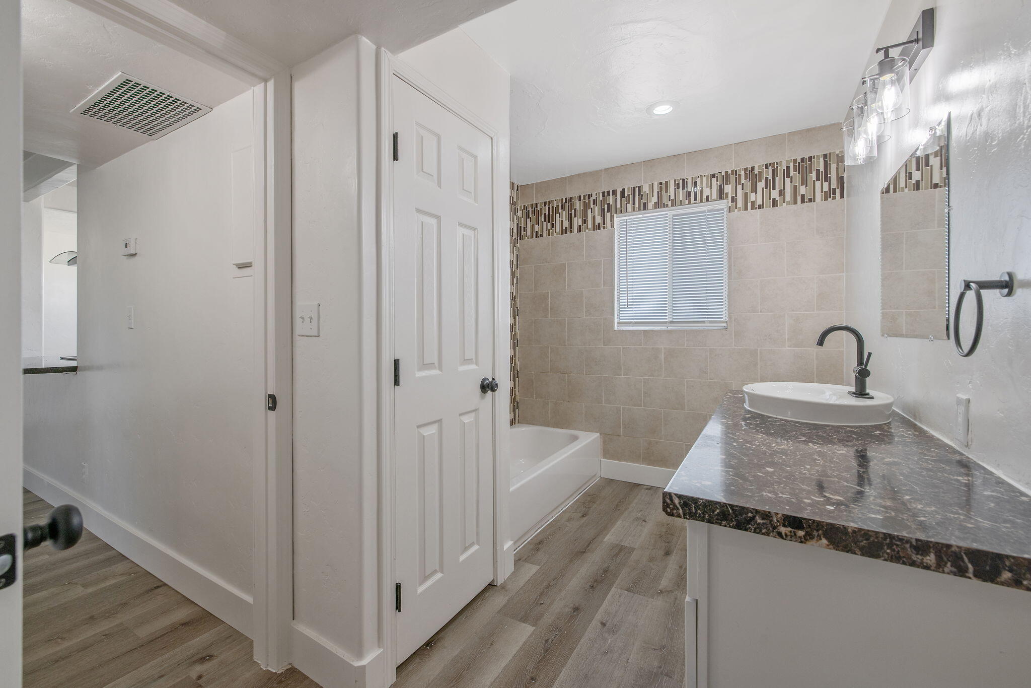 1411 S Divisadero St, Visalia, CA 93277