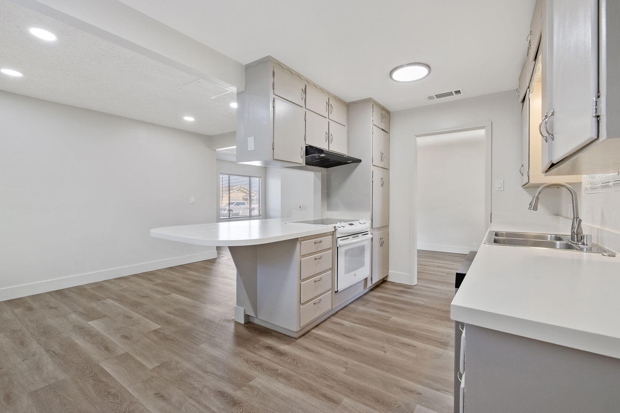 217 N Lincoln St, Coalinga, CA 93210
