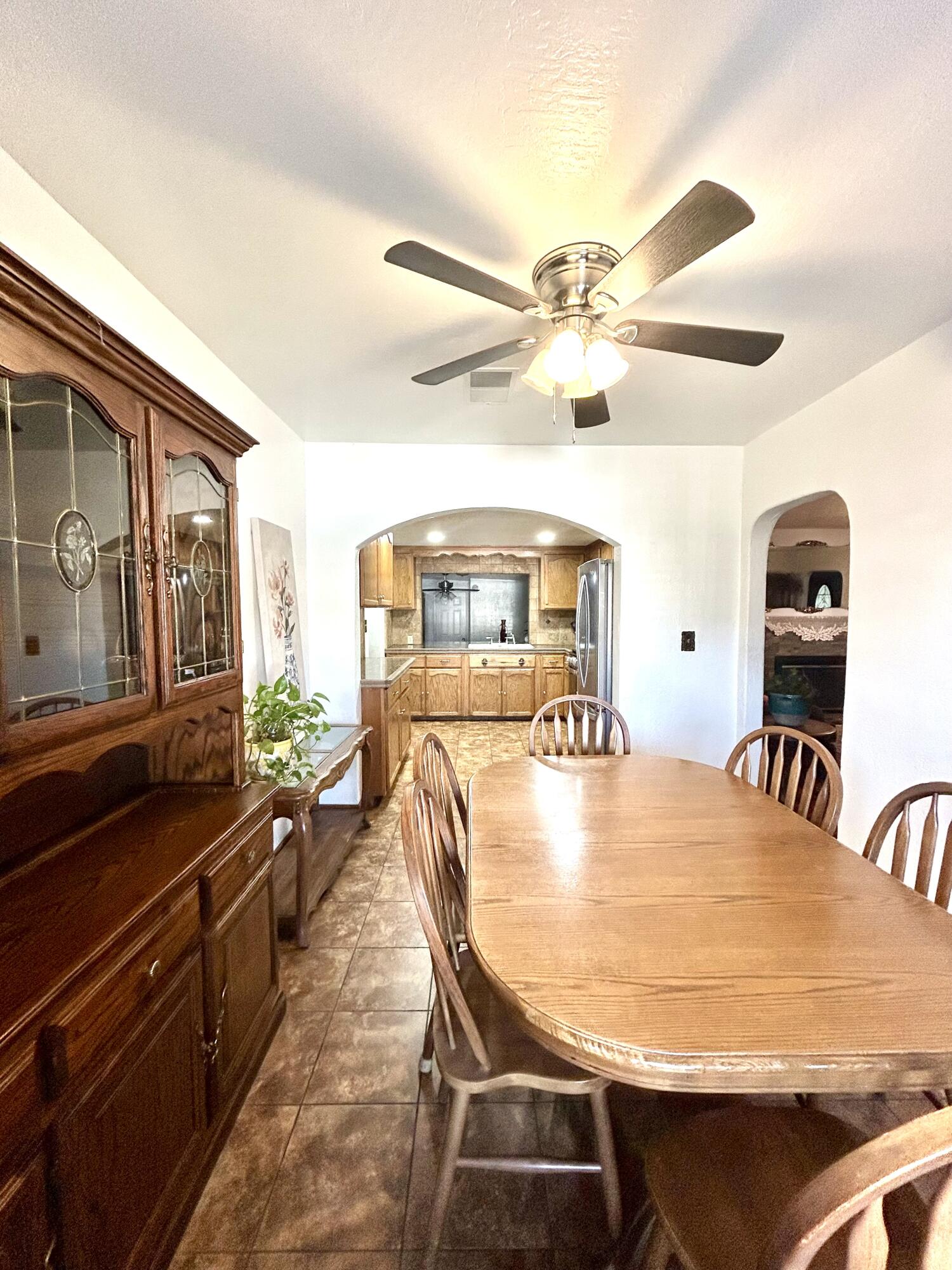 417 S Valencia Blvd, Woodlake, CA 93286