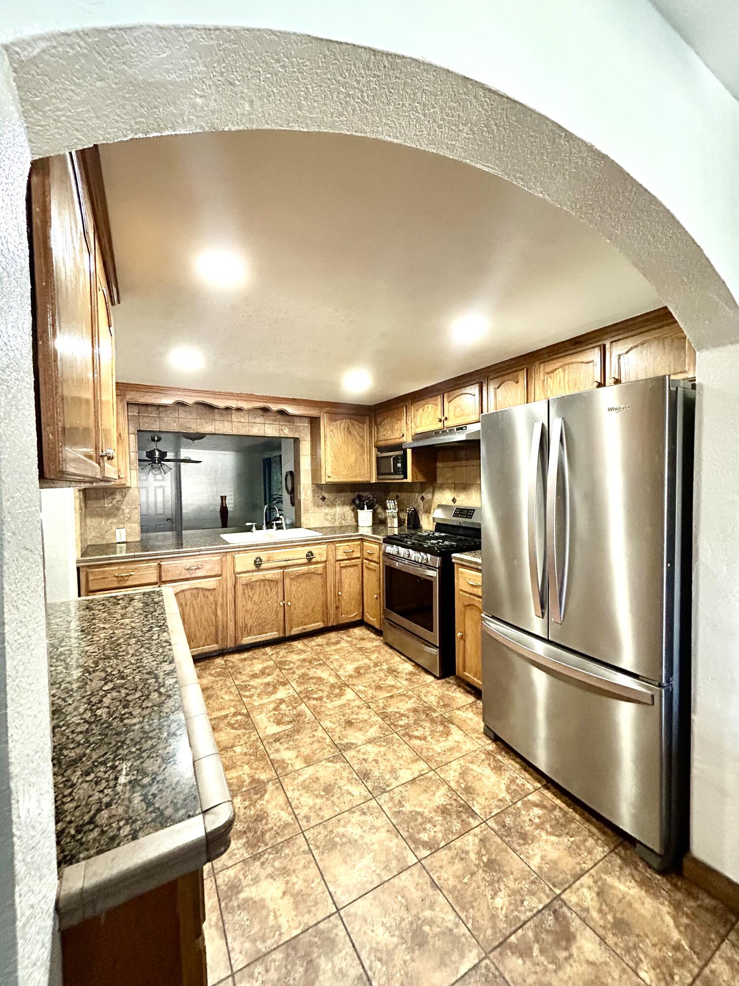 417 S Valencia Blvd, Woodlake, CA 93286