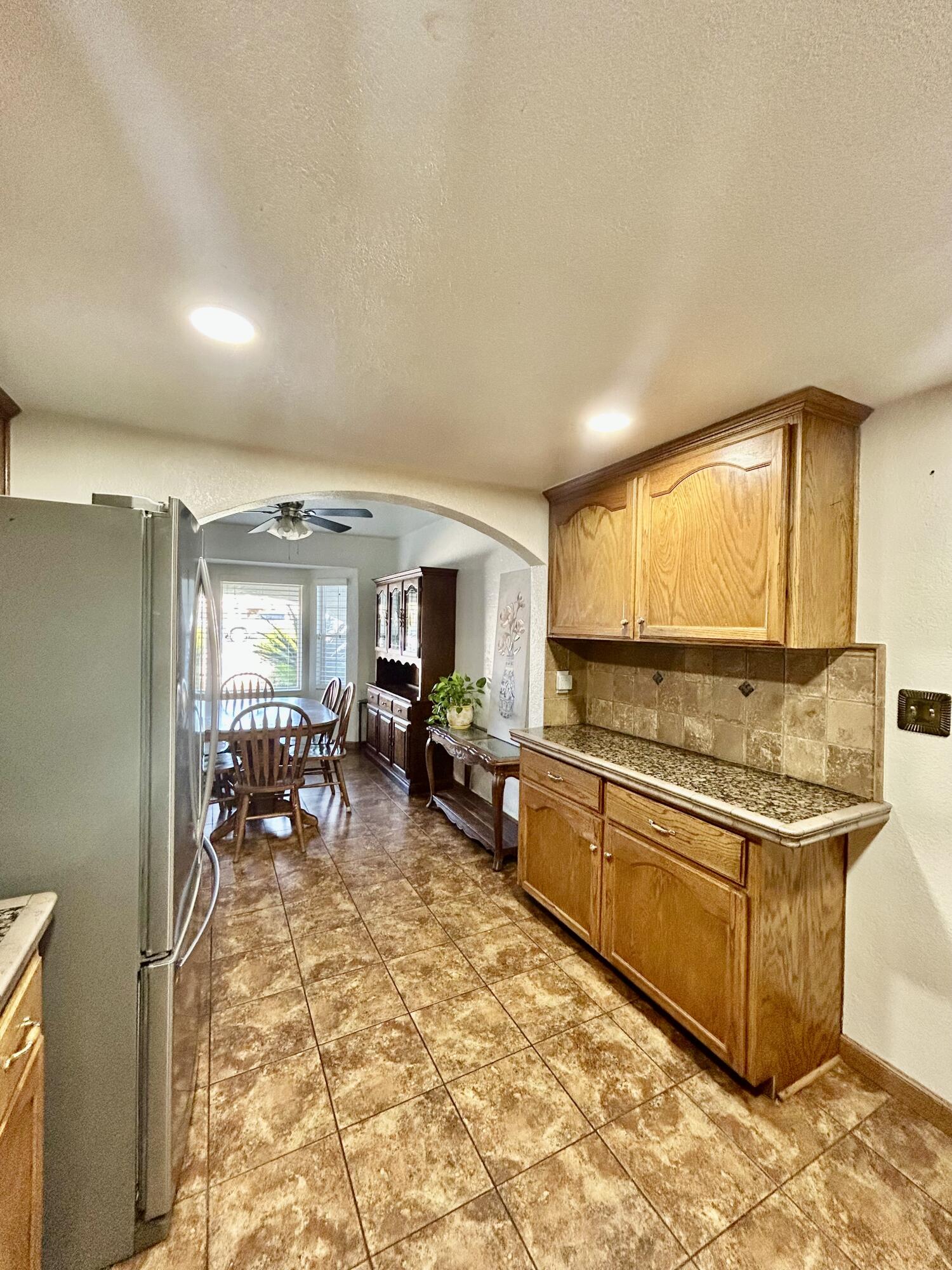 417 S Valencia Blvd, Woodlake, CA 93286