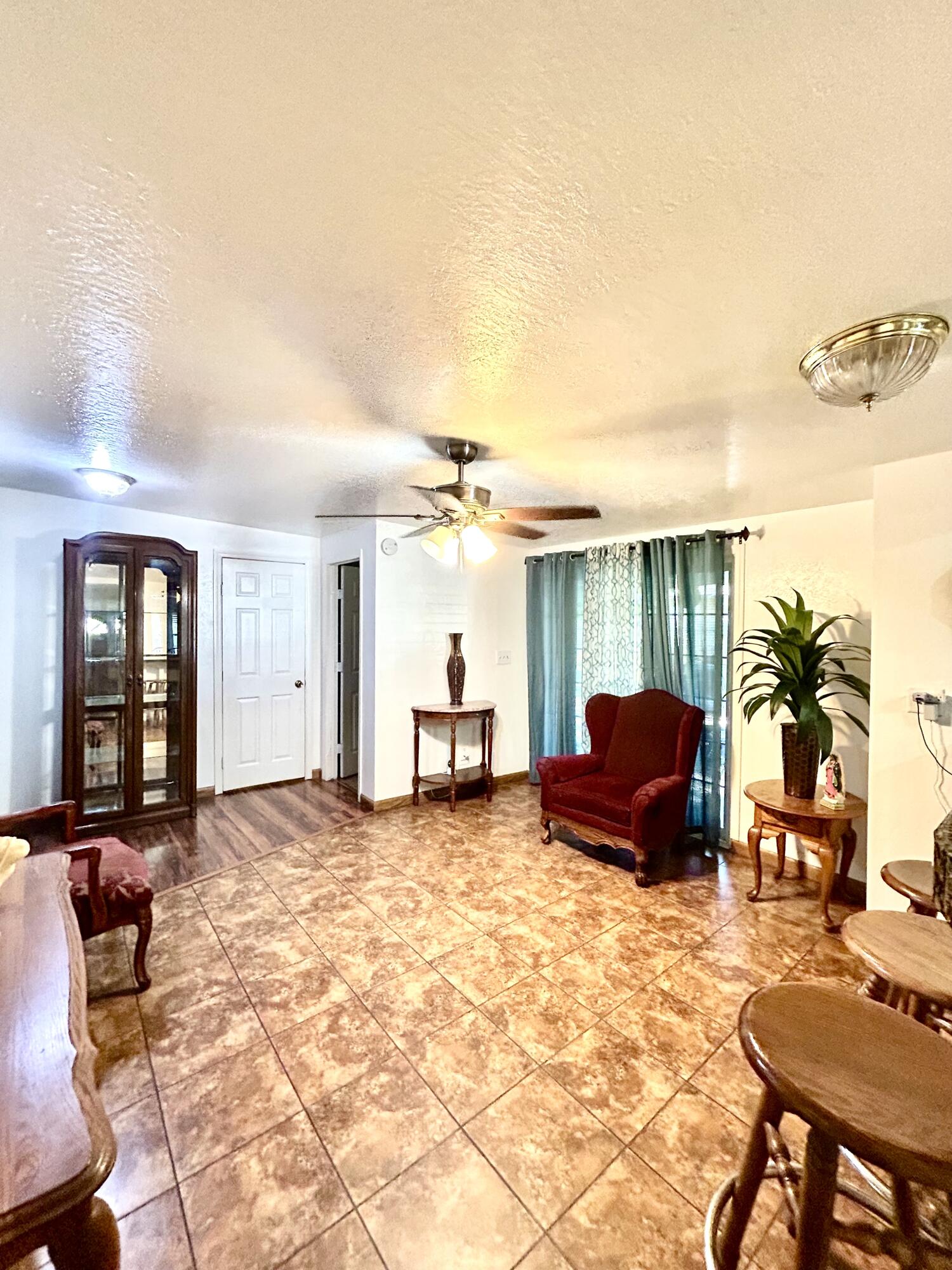 417 S Valencia Blvd, Woodlake, CA 93286