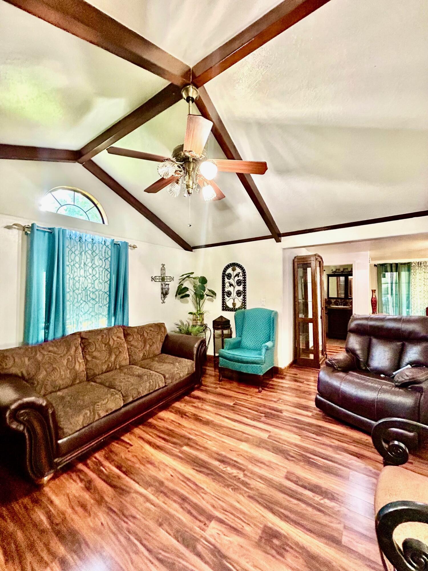 417 S Valencia Blvd, Woodlake, CA 93286