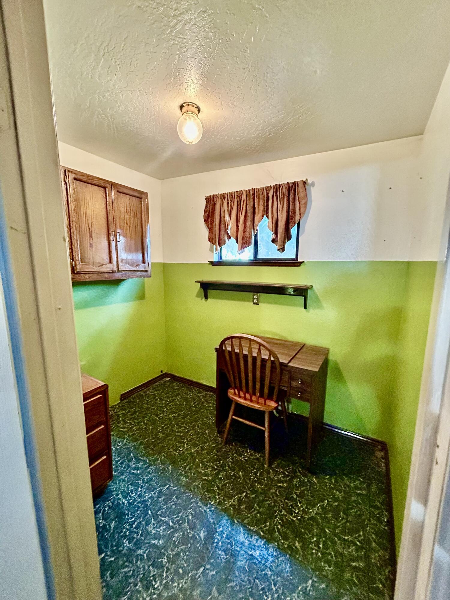 417 S Valencia Blvd, Woodlake, CA 93286