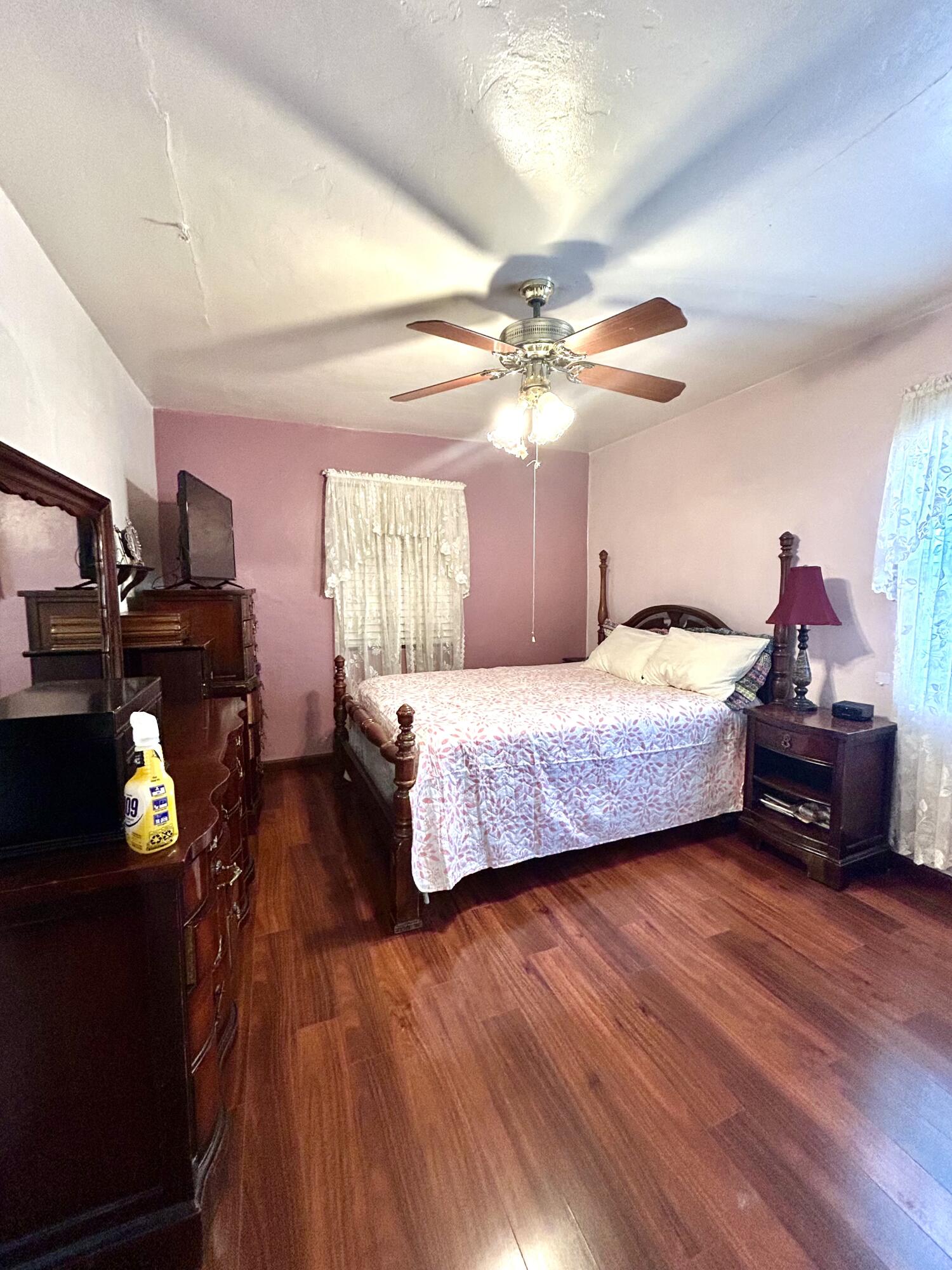 417 S Valencia Blvd, Woodlake, CA 93286