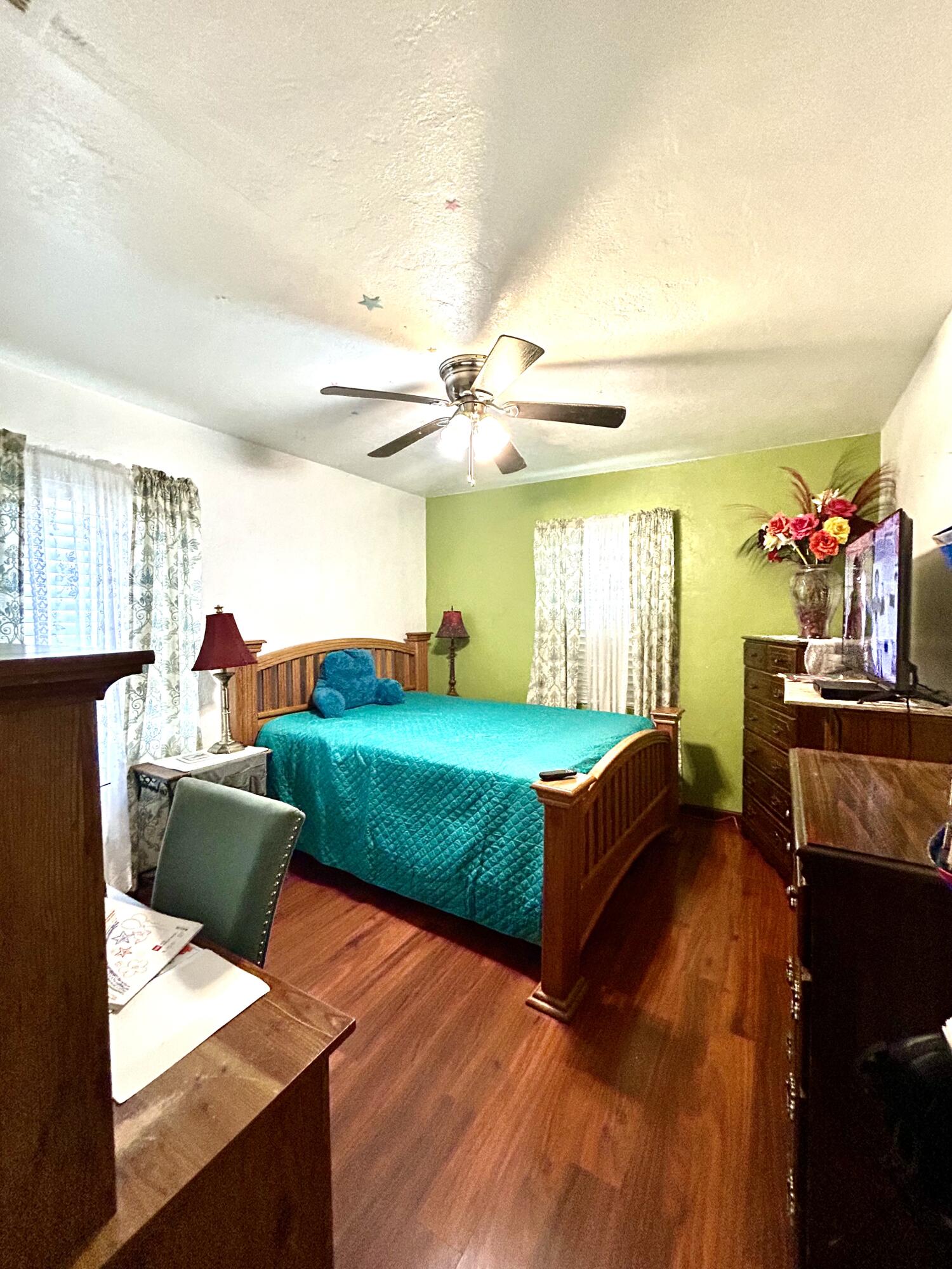 417 S Valencia Blvd, Woodlake, CA 93286