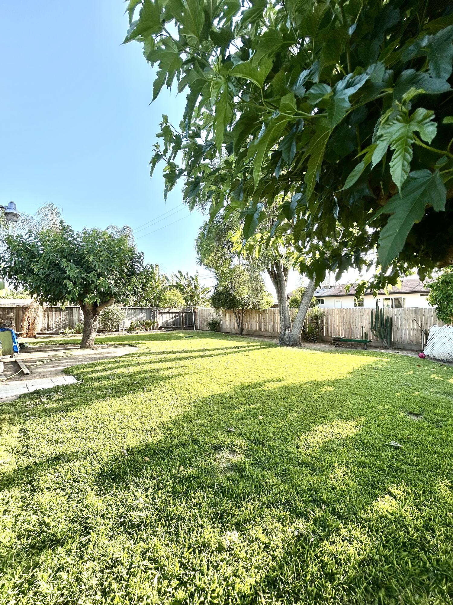 417 S Valencia Blvd, Woodlake, CA 93286