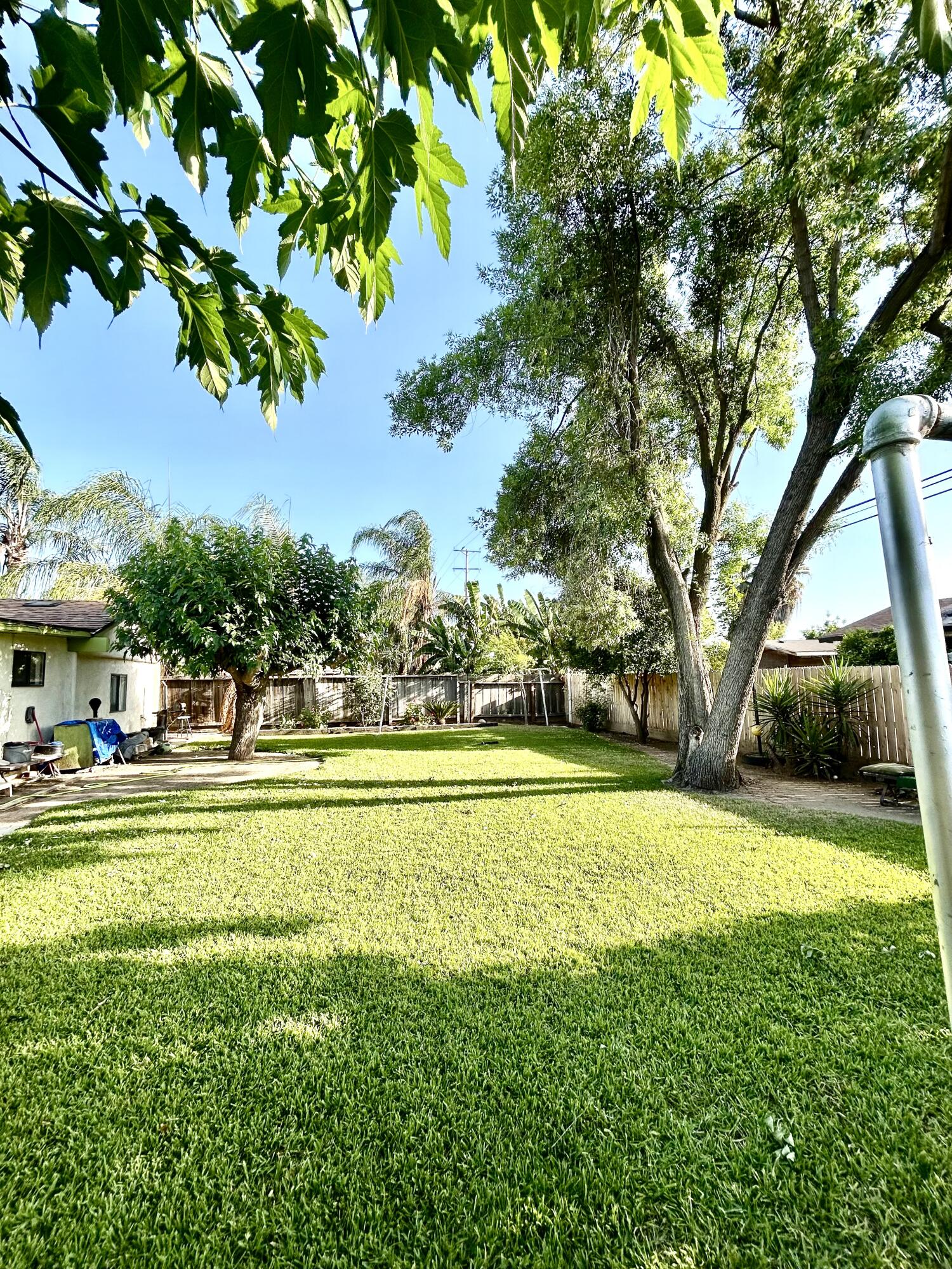 417 S Valencia Blvd, Woodlake, CA 93286