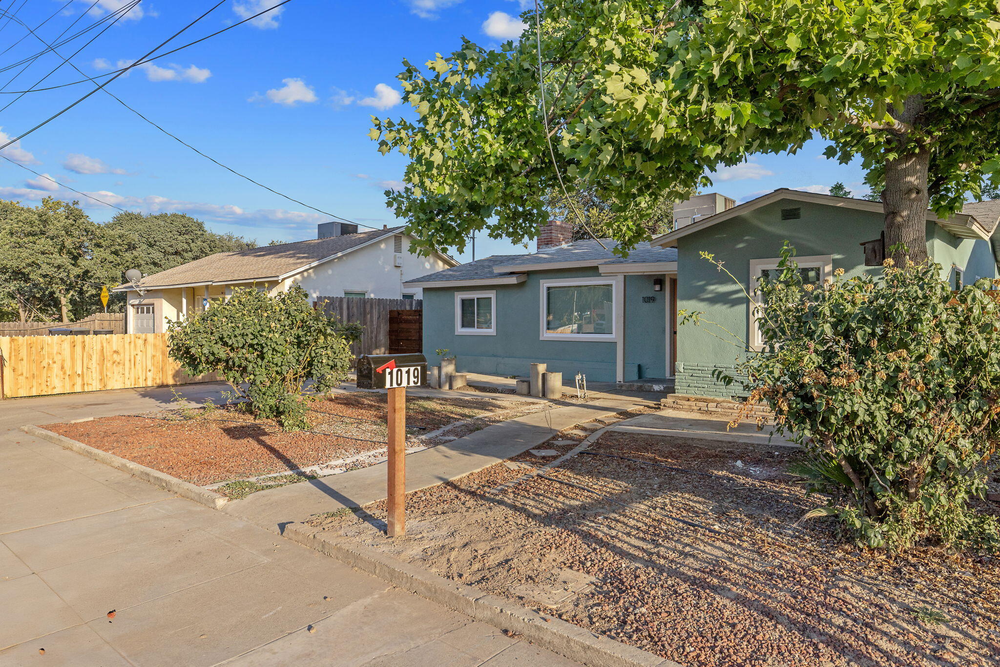1019 E Laurel Ave, Visalia, CA 93292