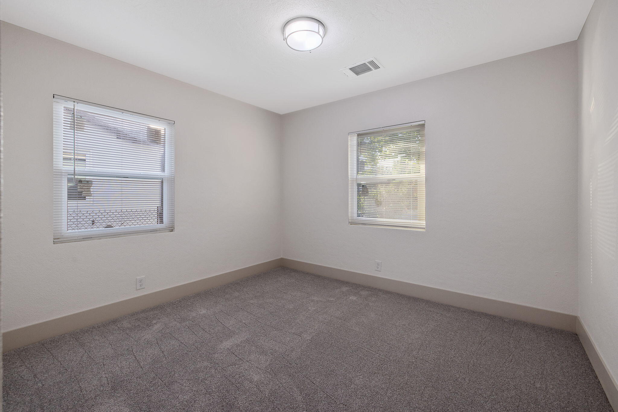 1019 E Laurel Ave, Visalia, CA 93292