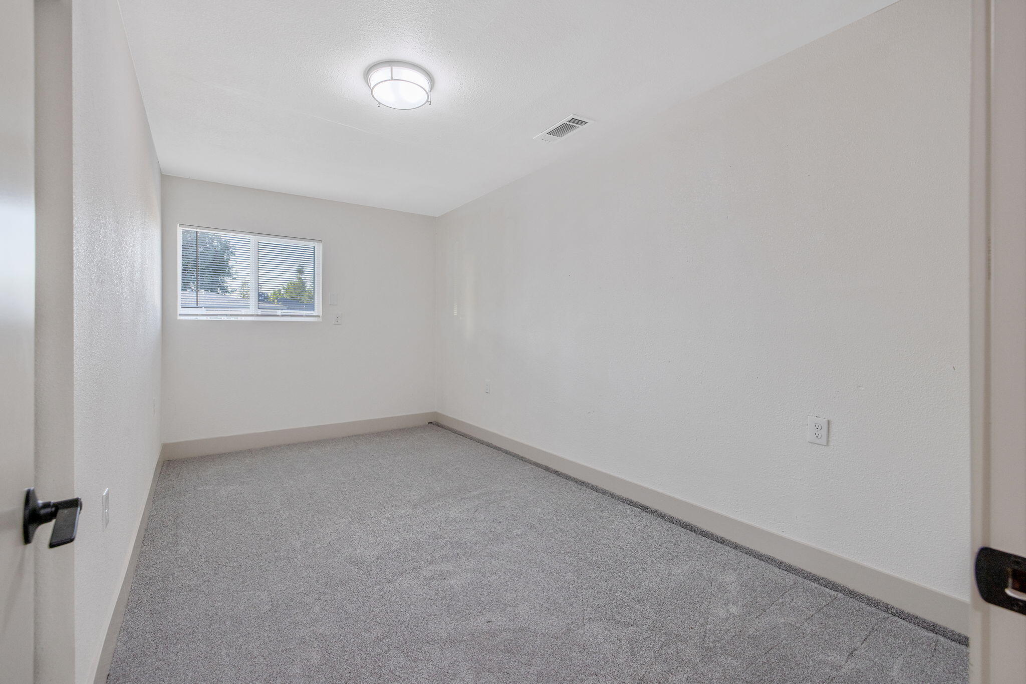1019 E Laurel Ave, Visalia, CA 93292
