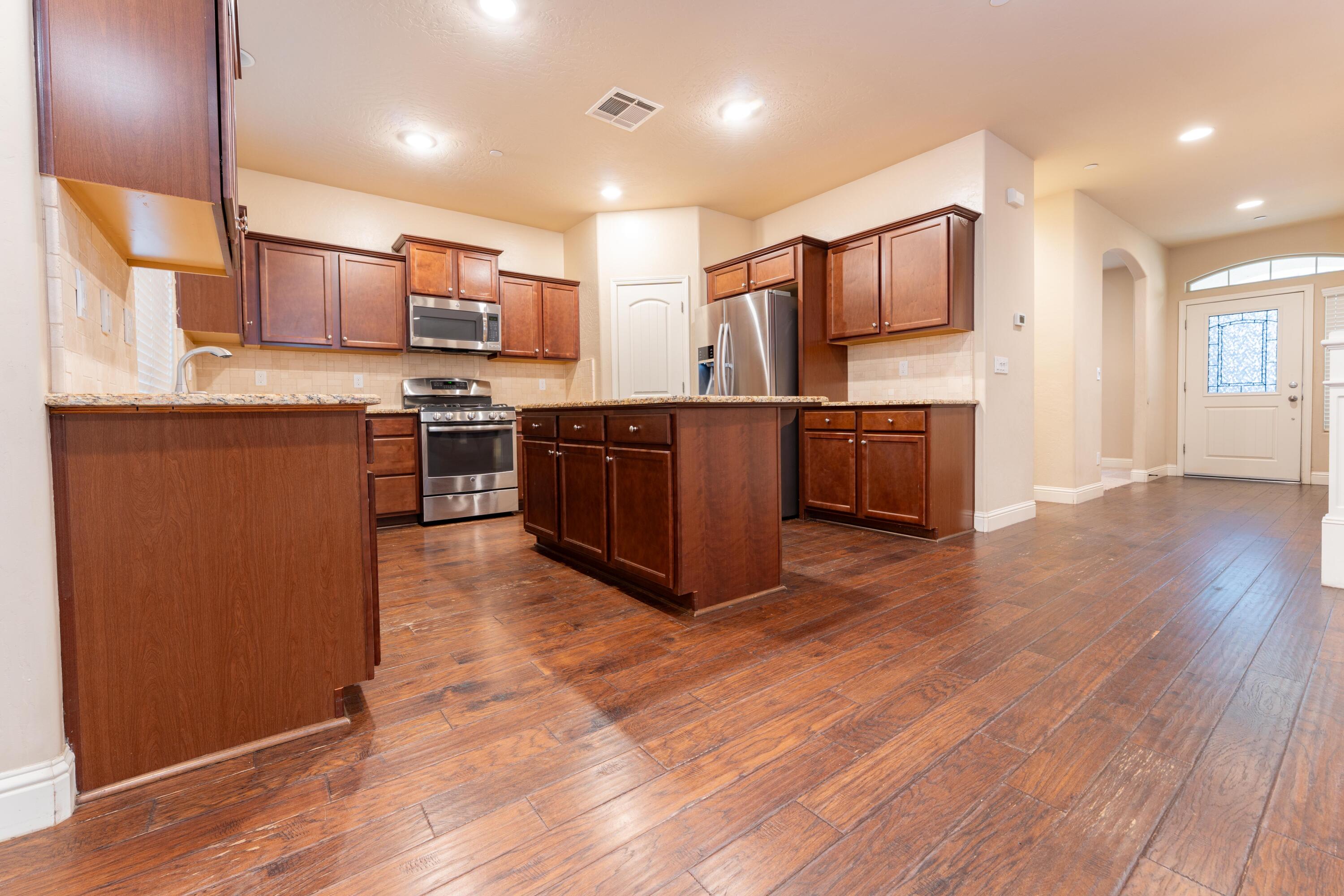 6162 E Farrin Ave, Fresno, CA 93727