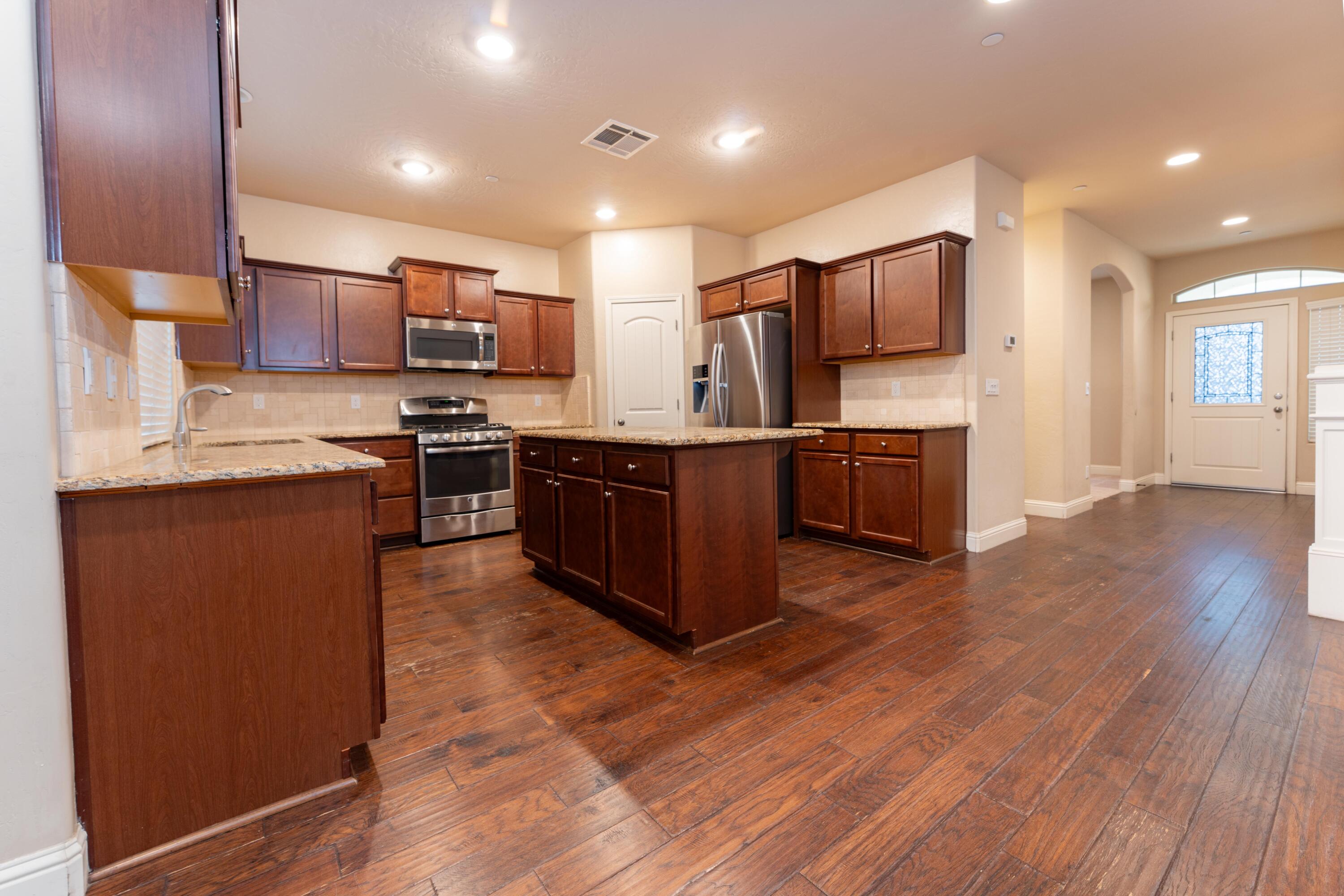 6162 E Farrin Ave, Fresno, CA 93727
