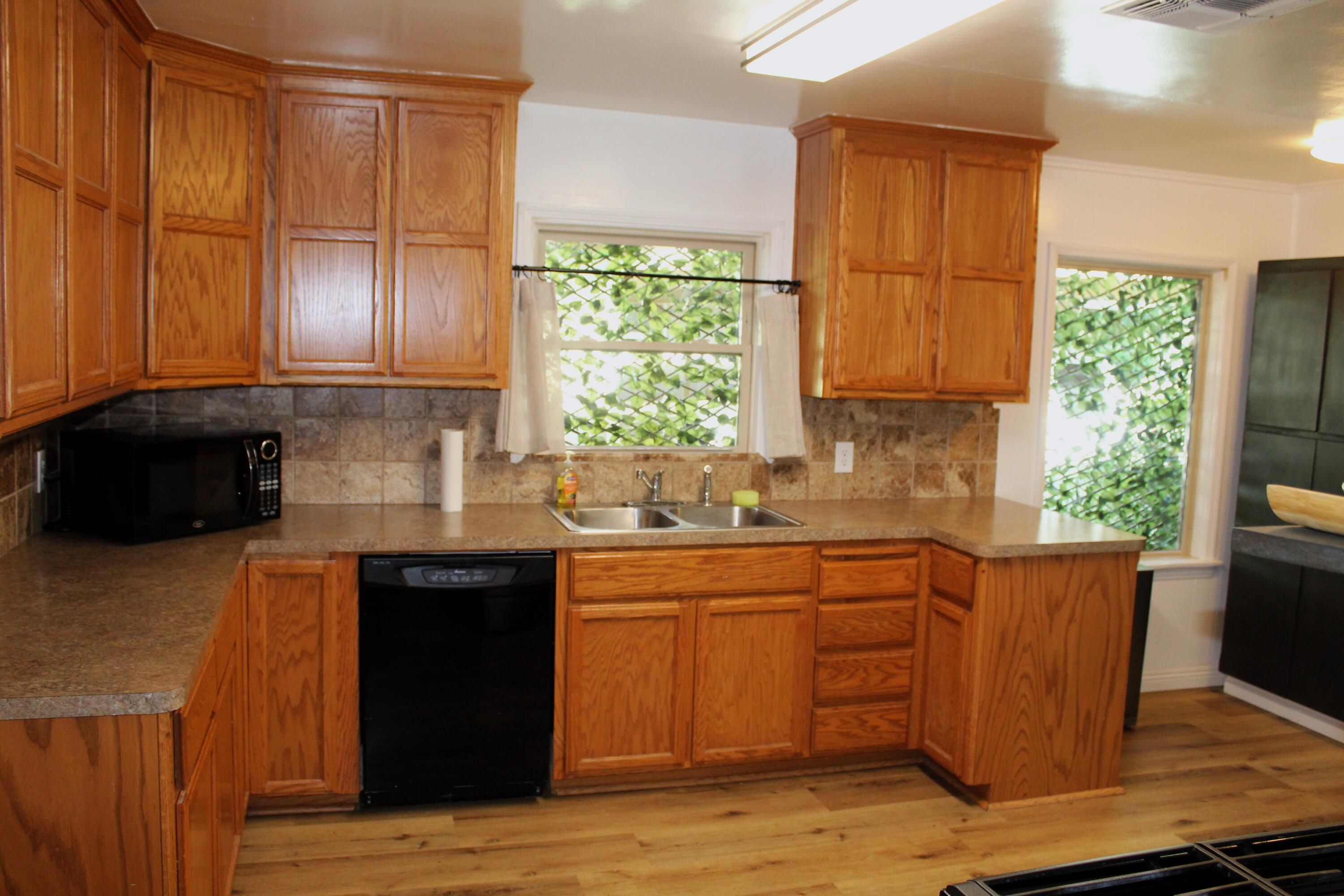 746 W Belleview Ave, Porterville, CA 93257