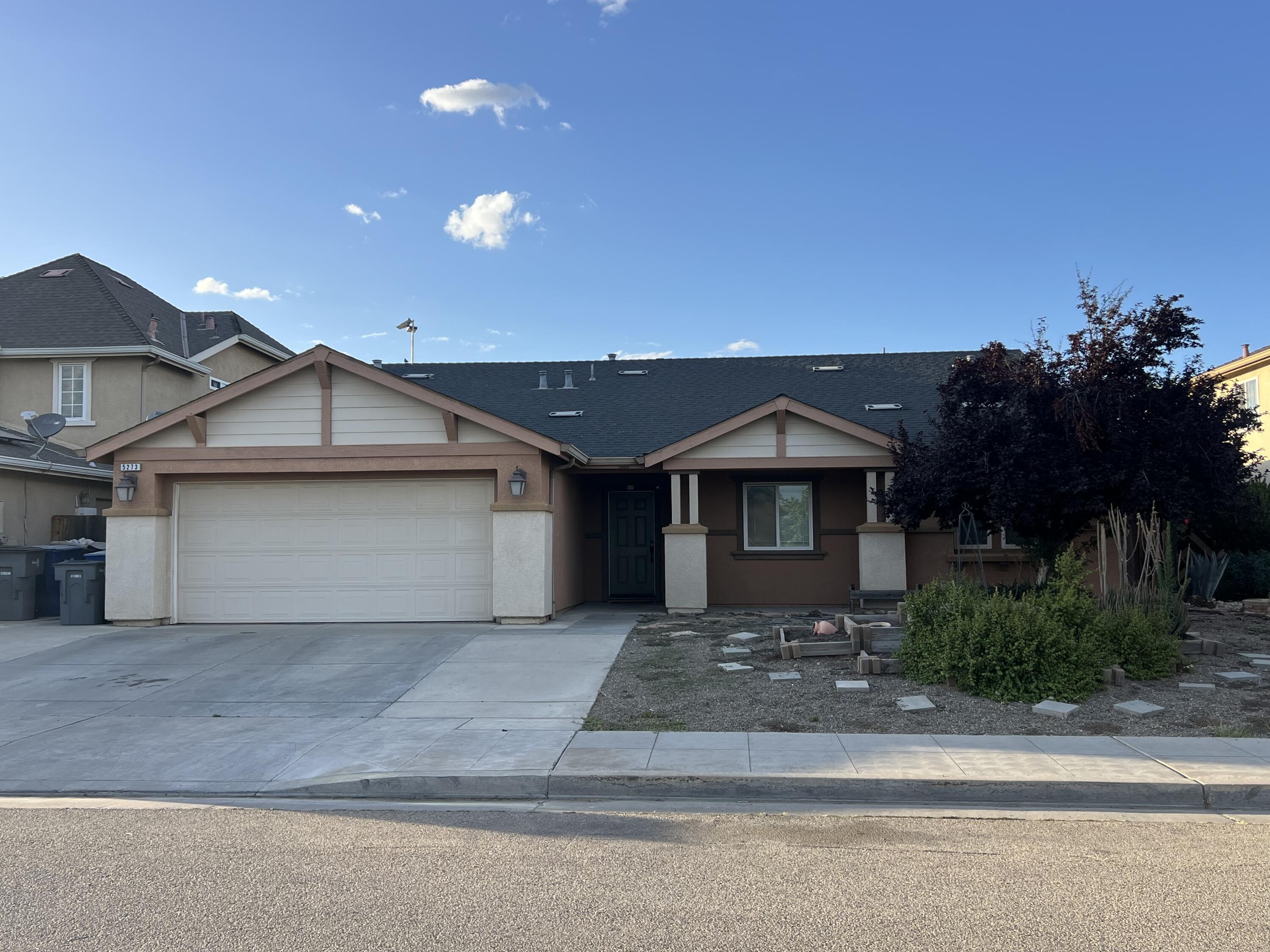 5273 E Geary St, Fresno, CA 93727