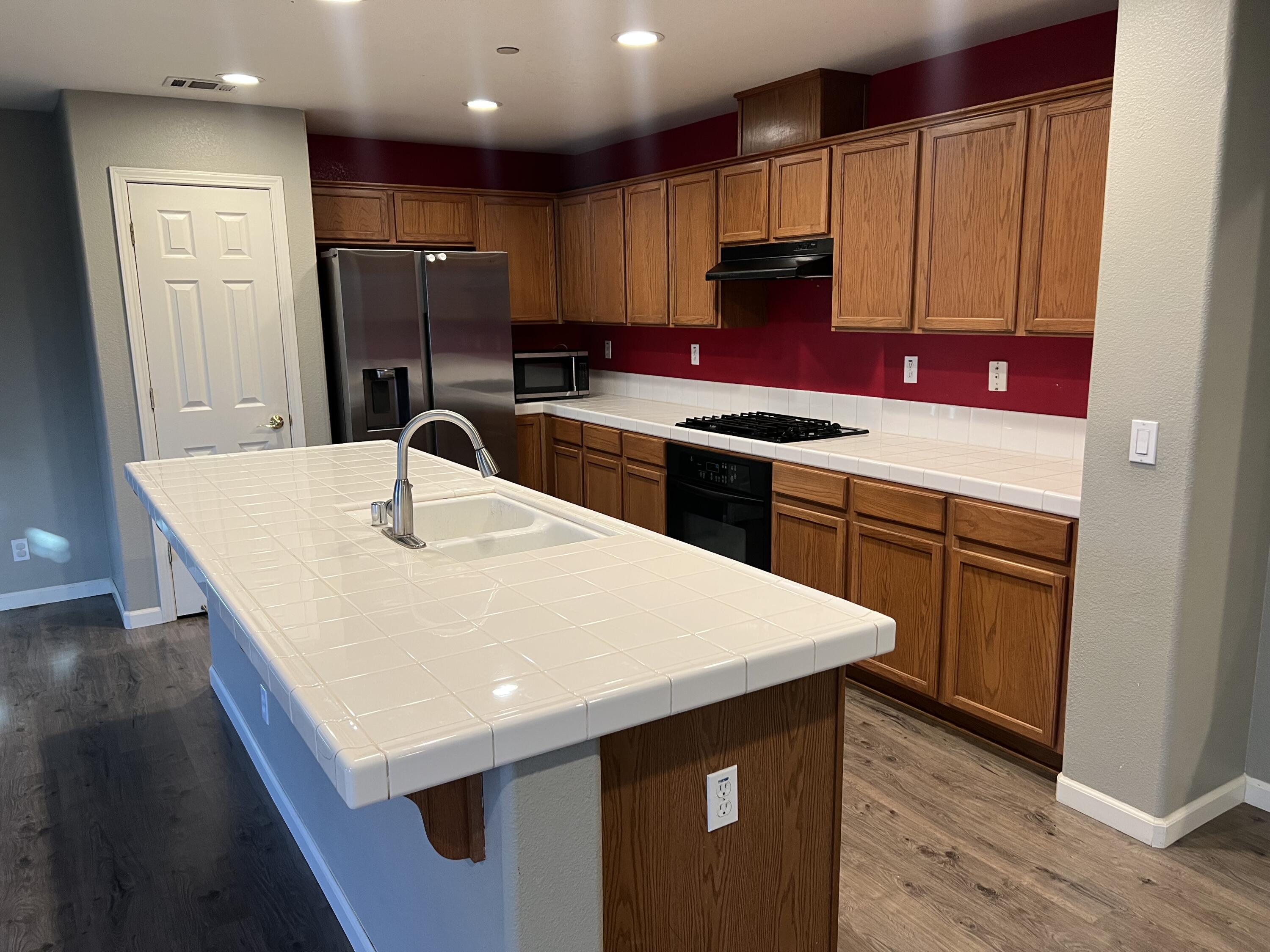 5273 E Geary St, Fresno, CA 93727