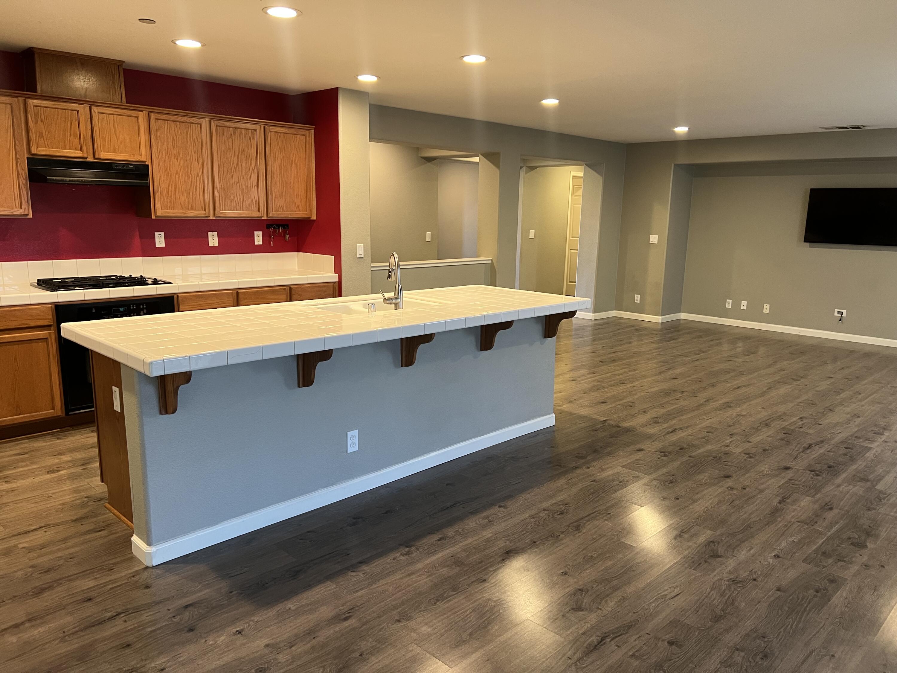 5273 E Geary St, Fresno, CA 93727