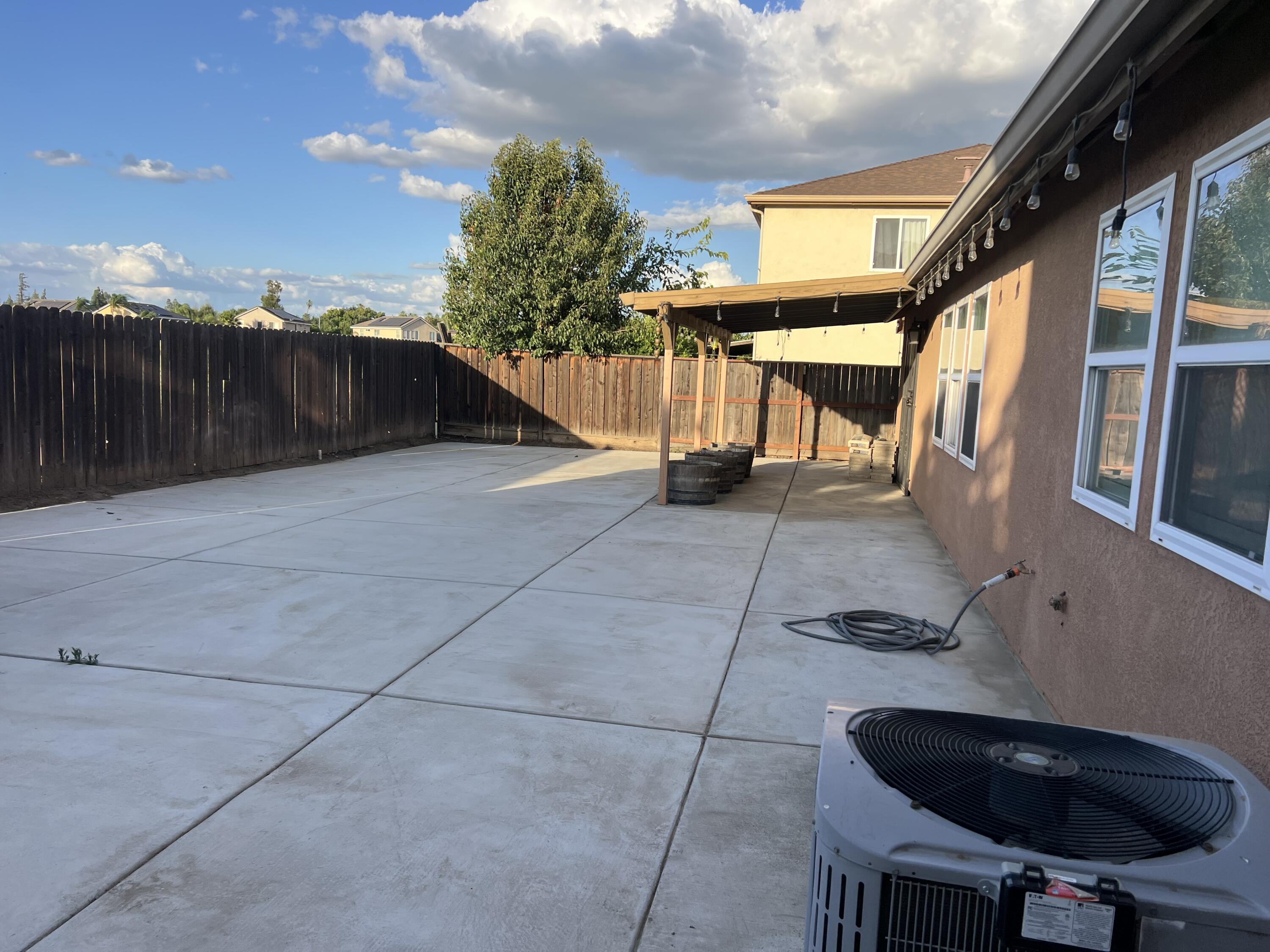 5273 E Geary St, Fresno, CA 93727