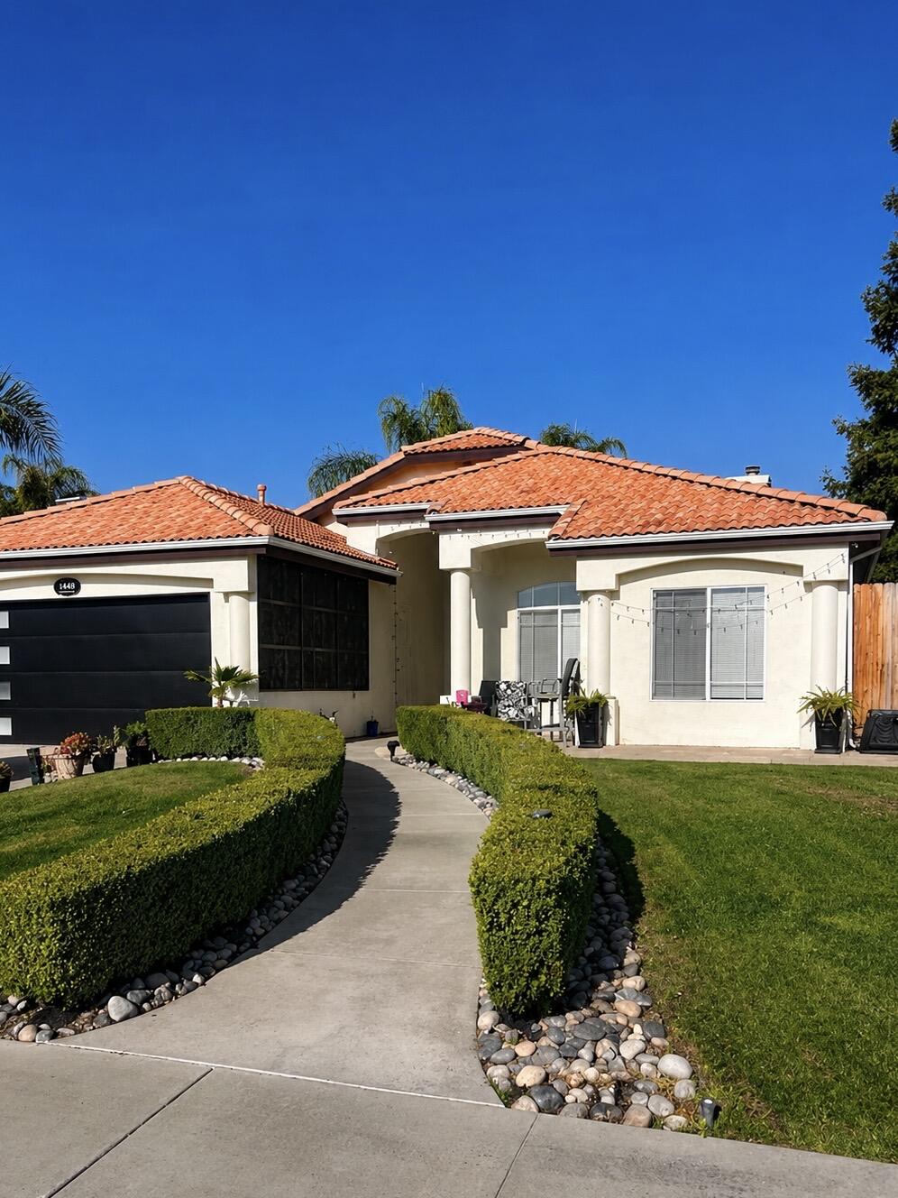 1344 E Parkview Ct, Visalia, CA 93292