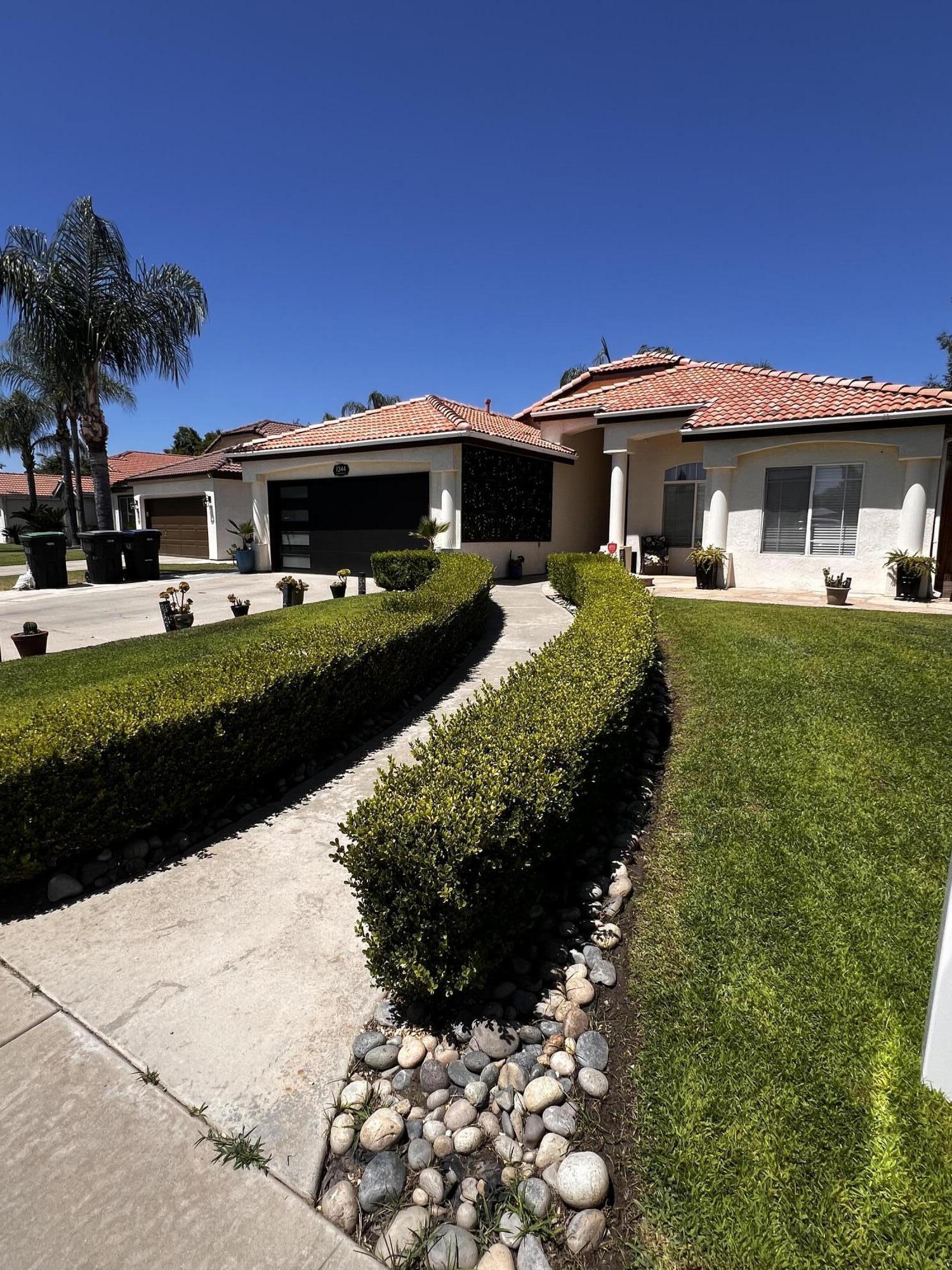 1344 E Parkview Ct, Visalia, CA 93292