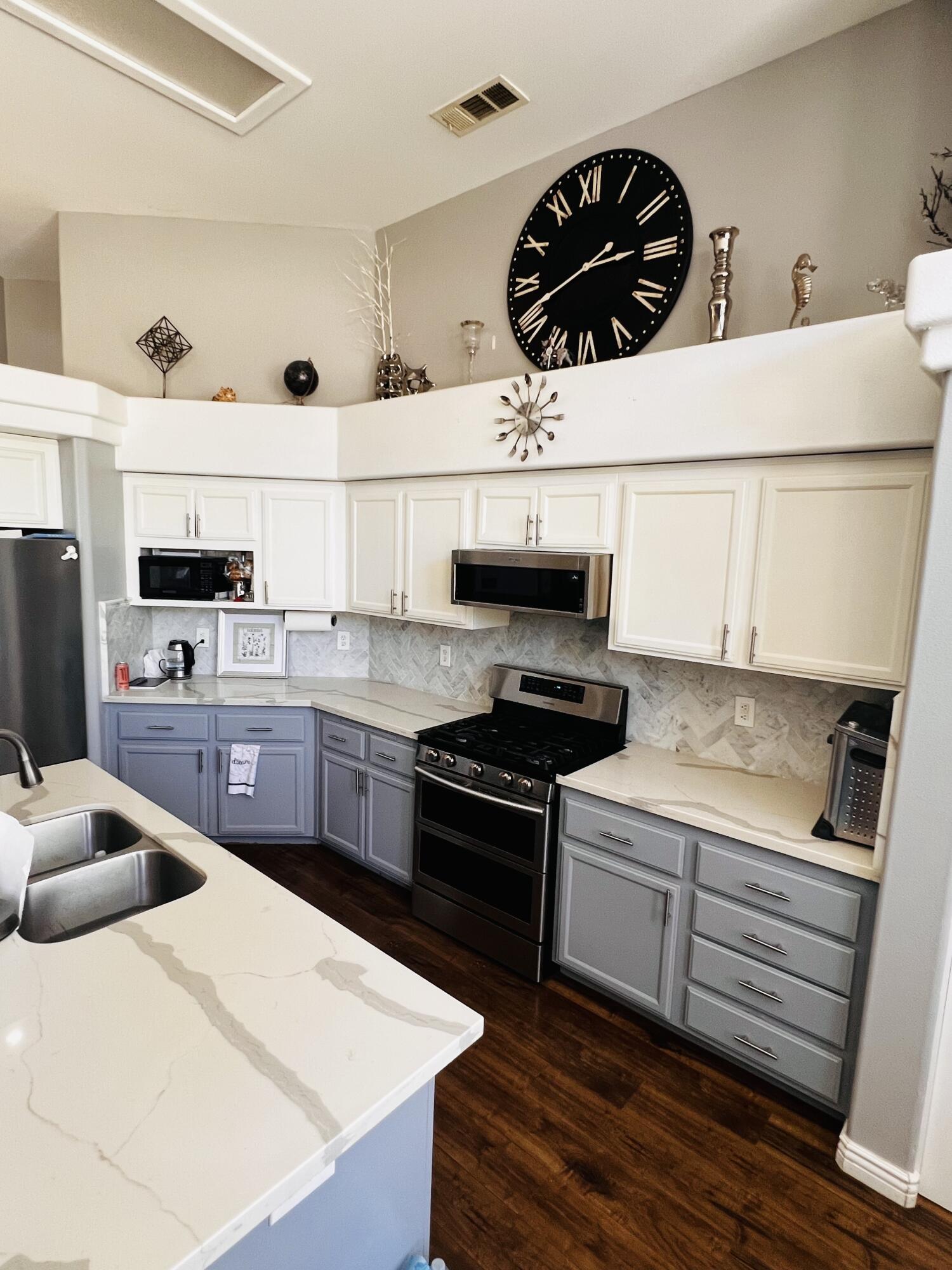 1344 E Parkview Ct, Visalia, CA 93292