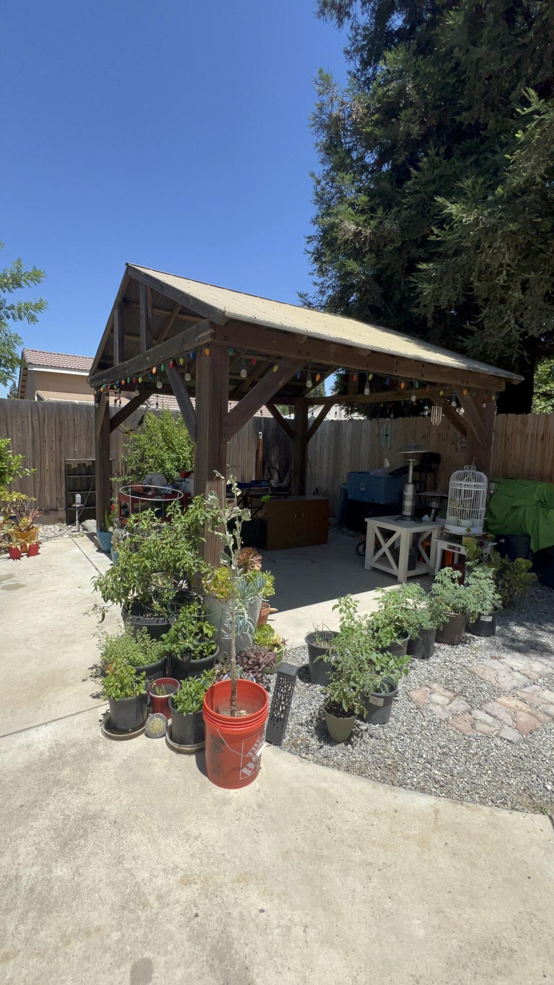 1344 E Parkview Ct, Visalia, CA 93292