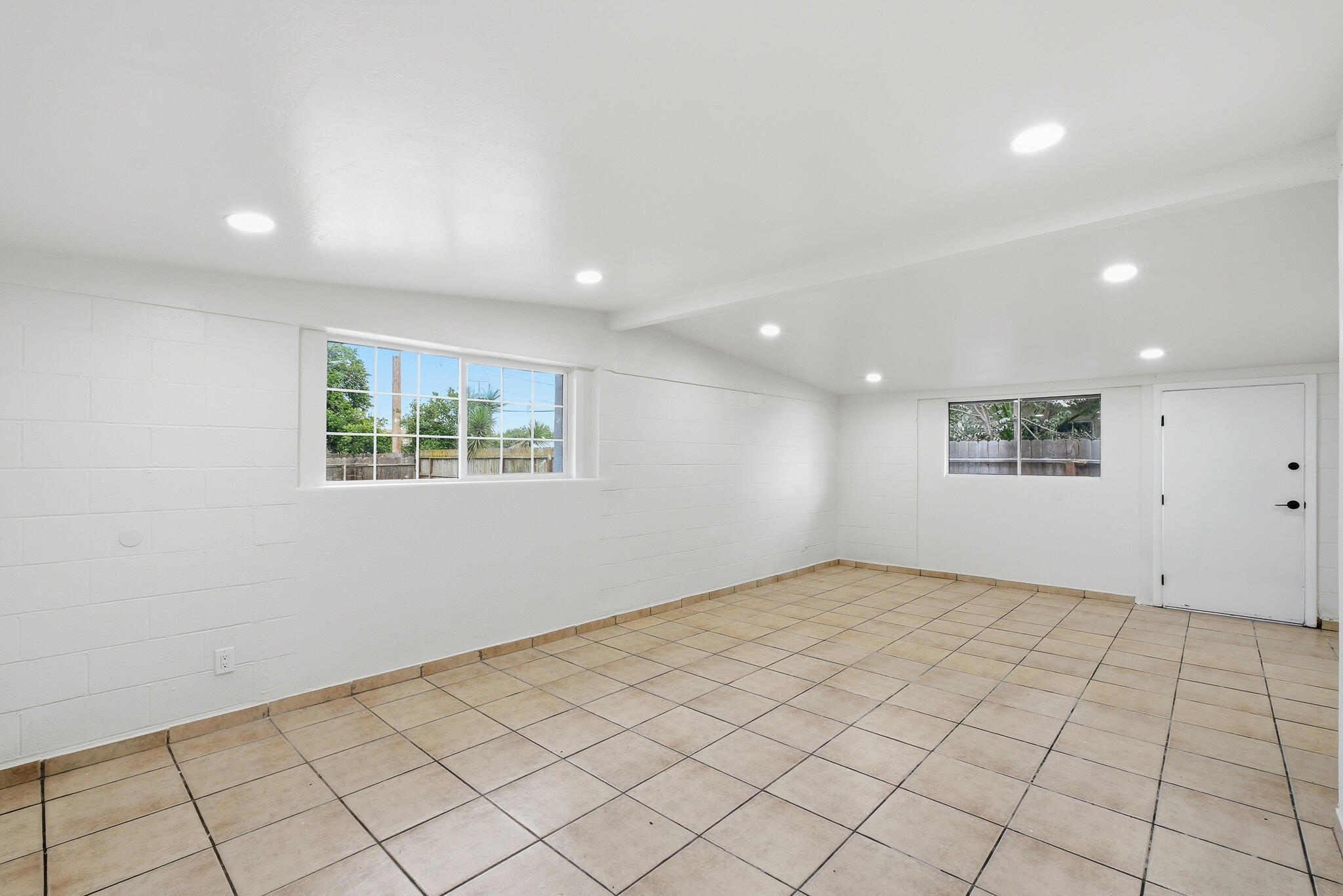 756 S Oliver St, Tulare, CA 93274