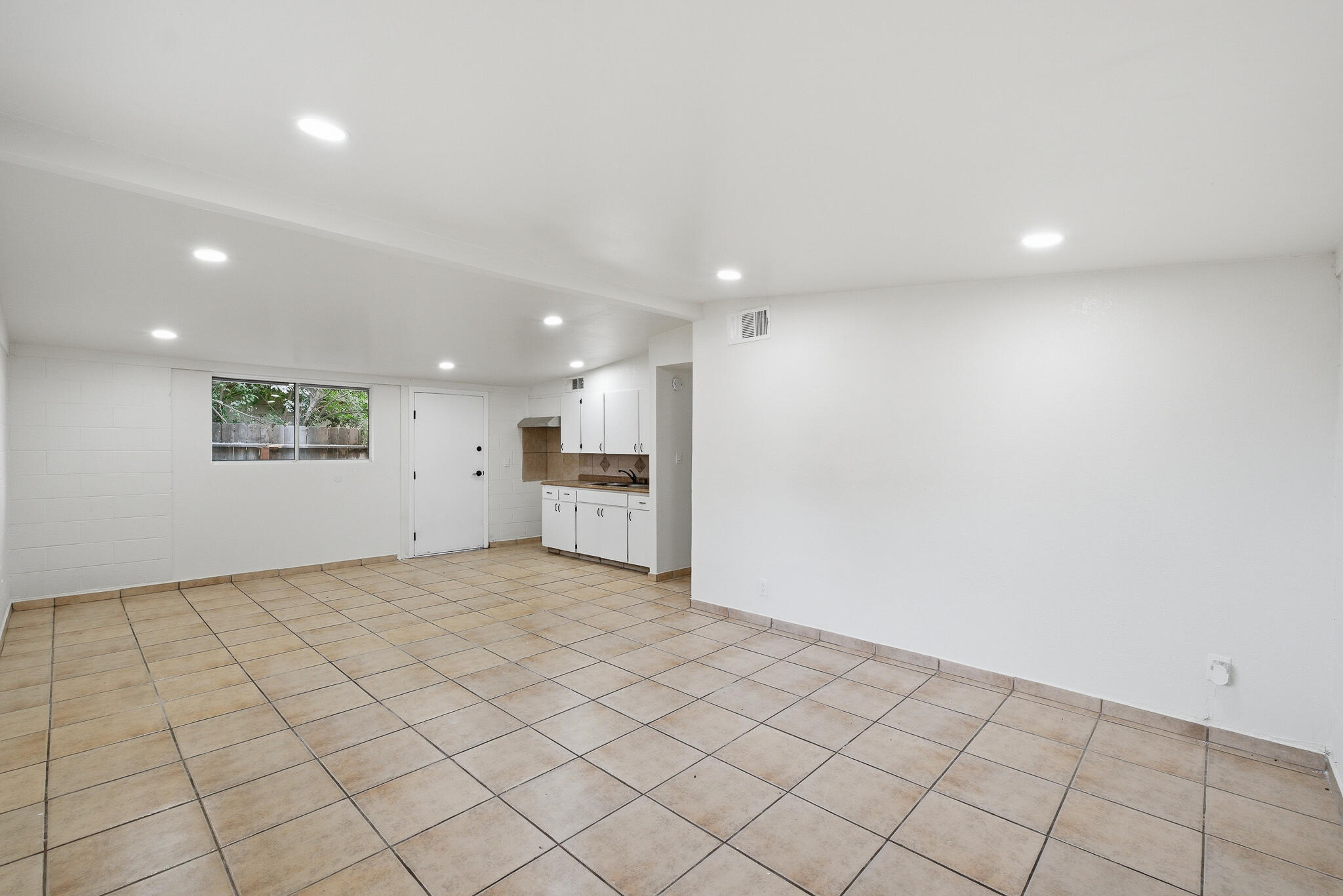 756 S Oliver St, Tulare, CA 93274
