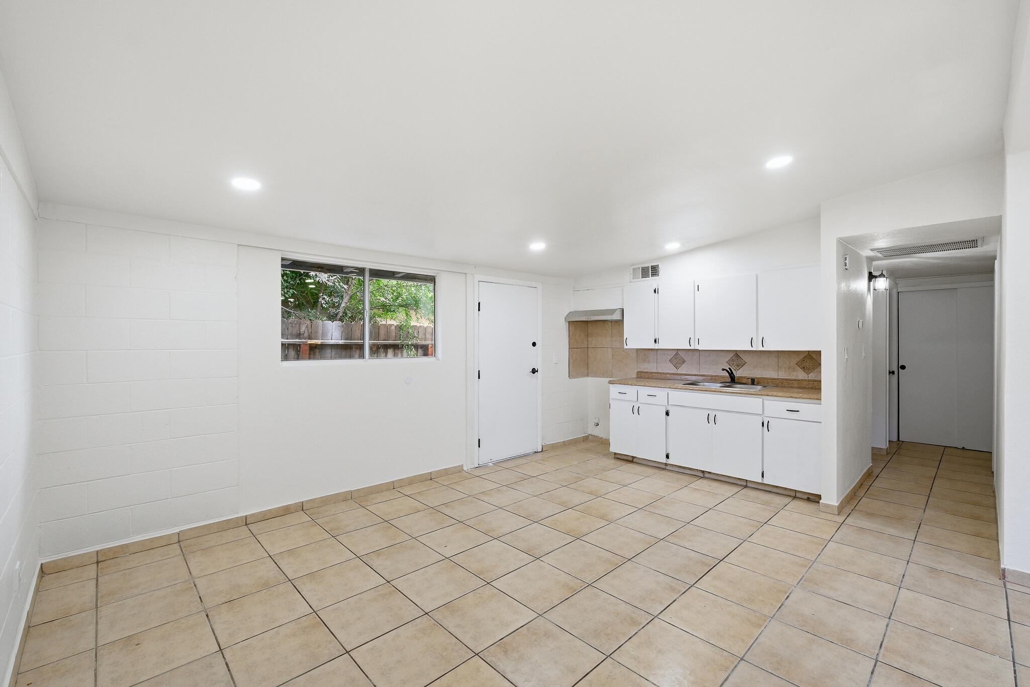 756 S Oliver St, Tulare, CA 93274