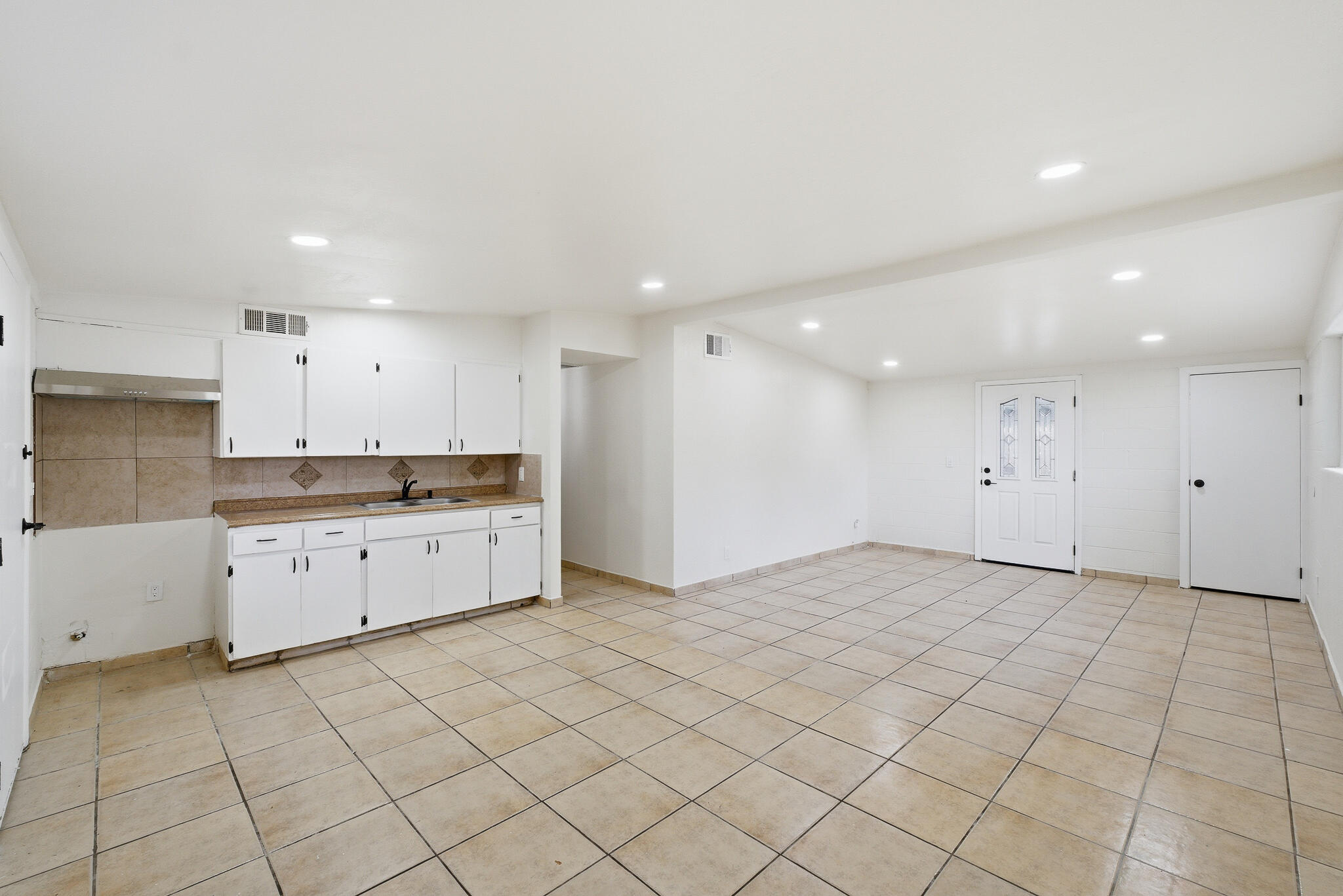756 S Oliver St, Tulare, CA 93274