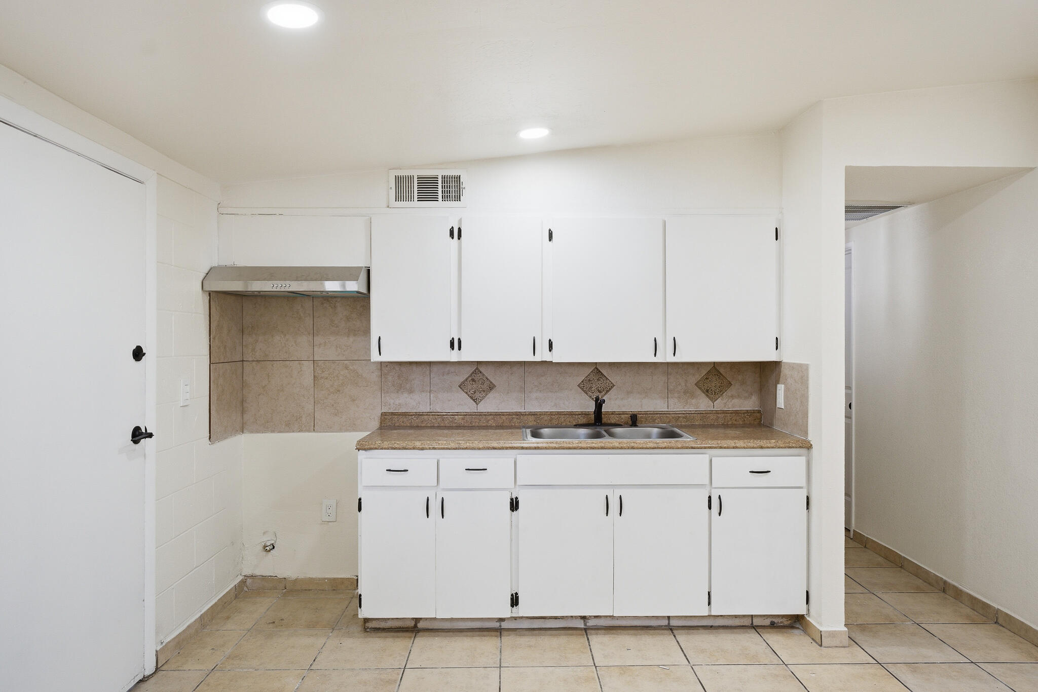 756 S Oliver St, Tulare, CA 93274