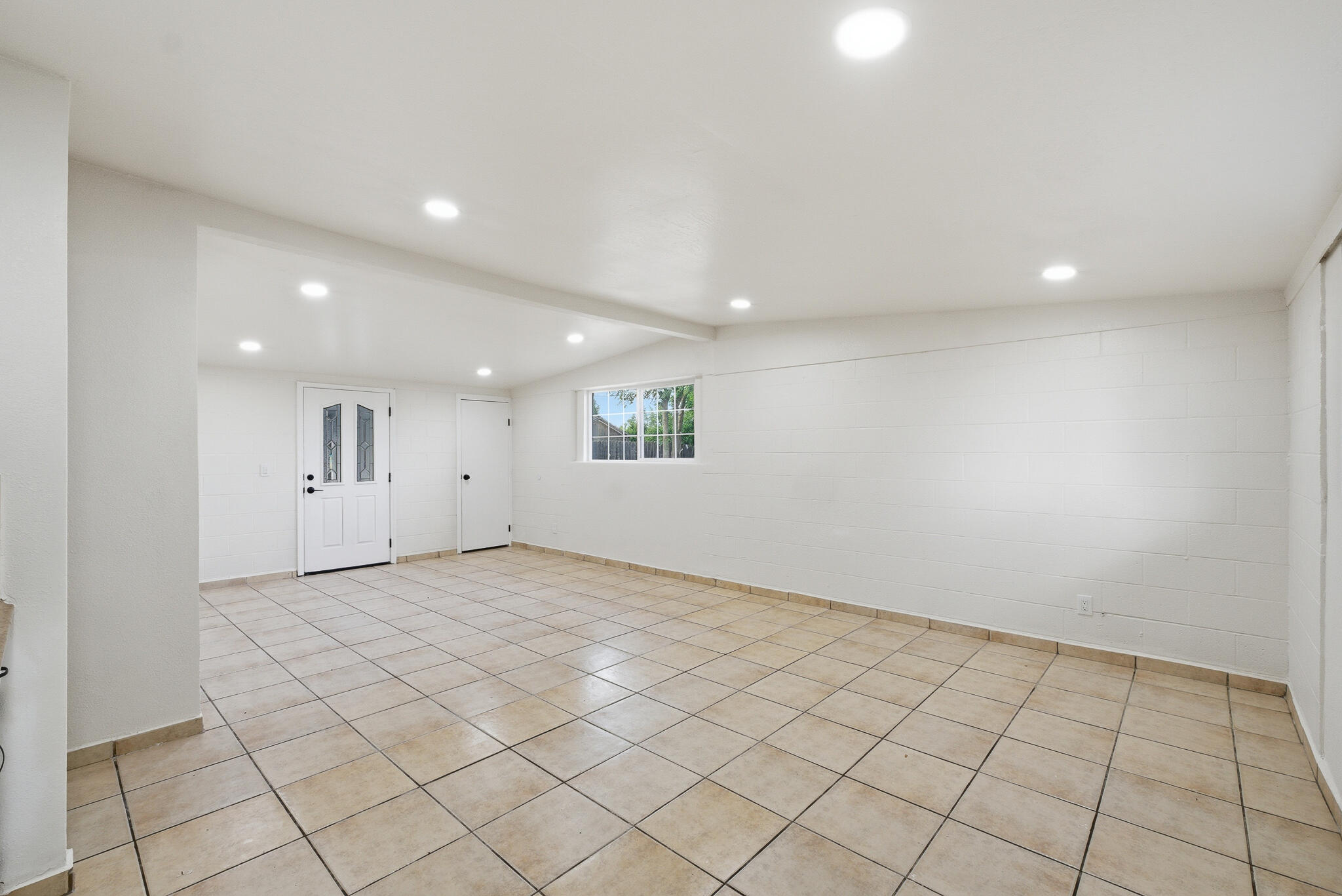 756 S Oliver St, Tulare, CA 93274
