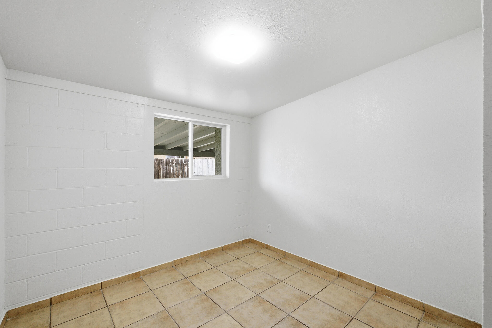 756 S Oliver St, Tulare, CA 93274