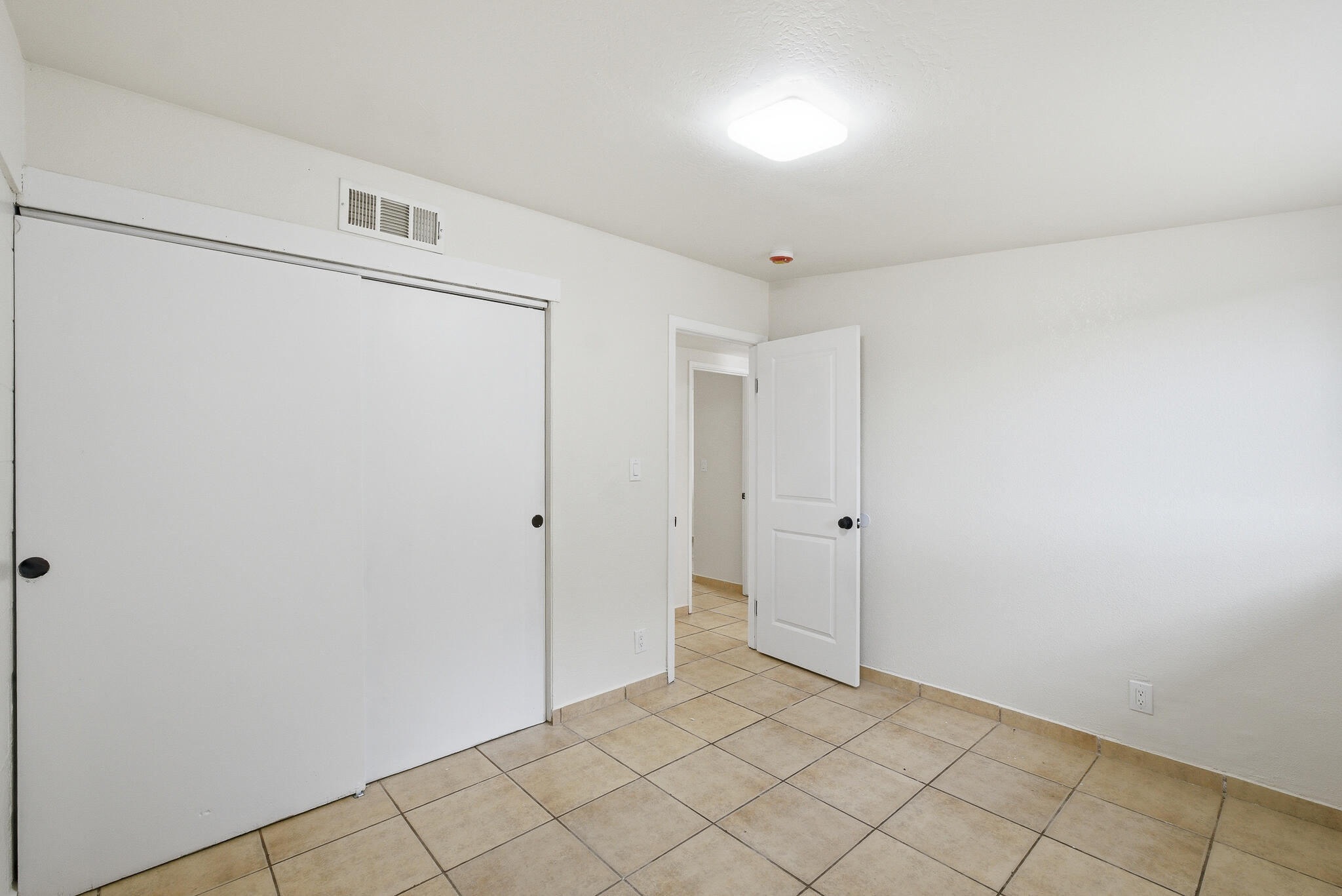 756 S Oliver St, Tulare, CA 93274