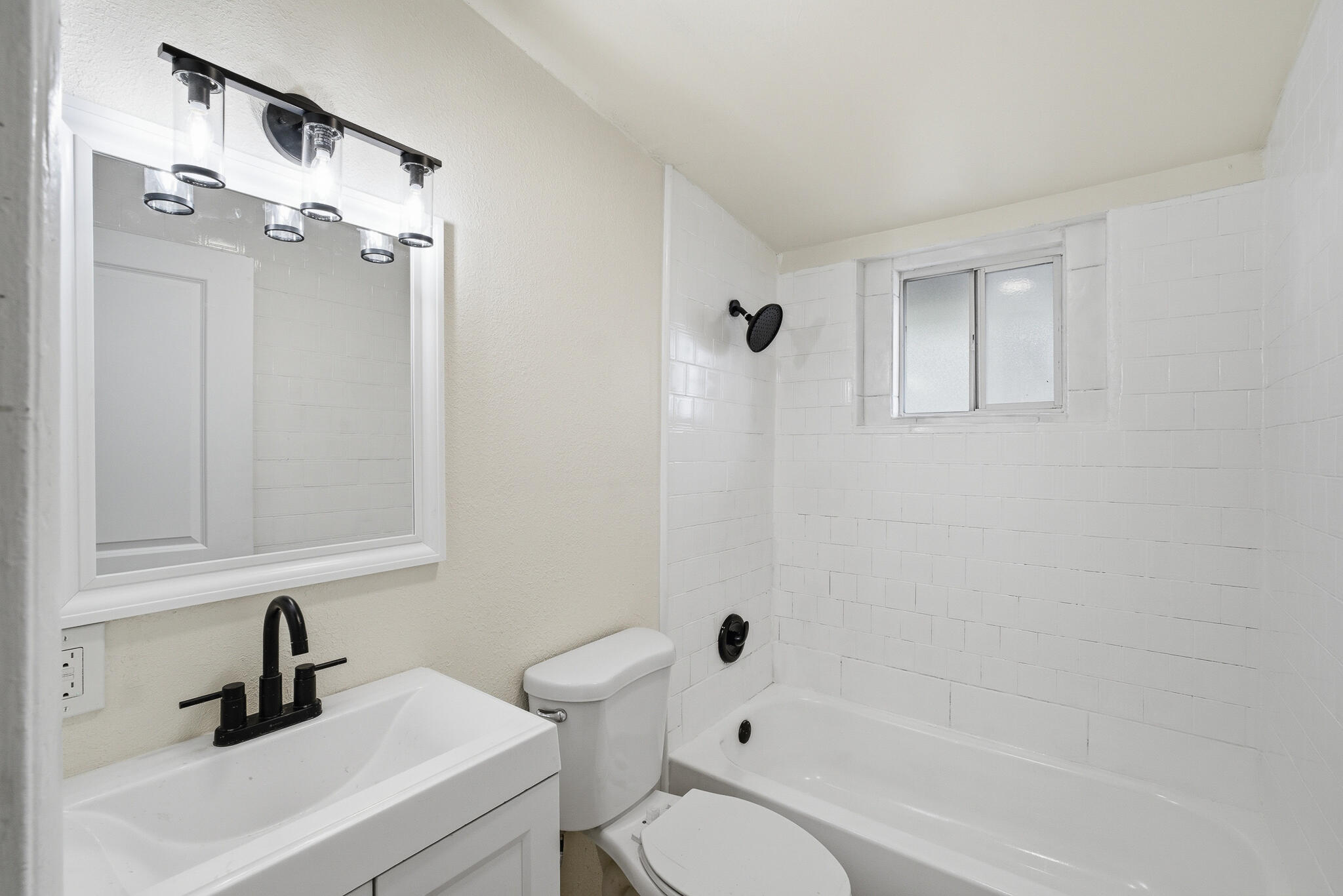 756 S Oliver St, Tulare, CA 93274
