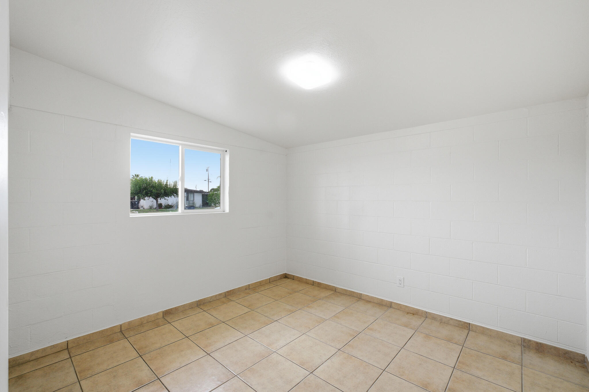 756 S Oliver St, Tulare, CA 93274