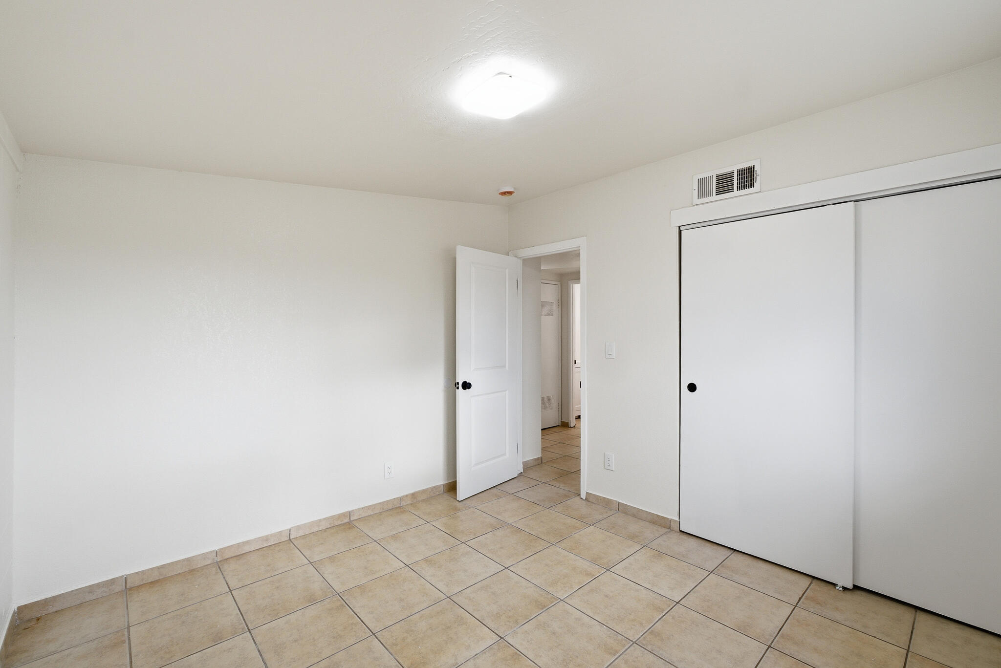 756 S Oliver St, Tulare, CA 93274