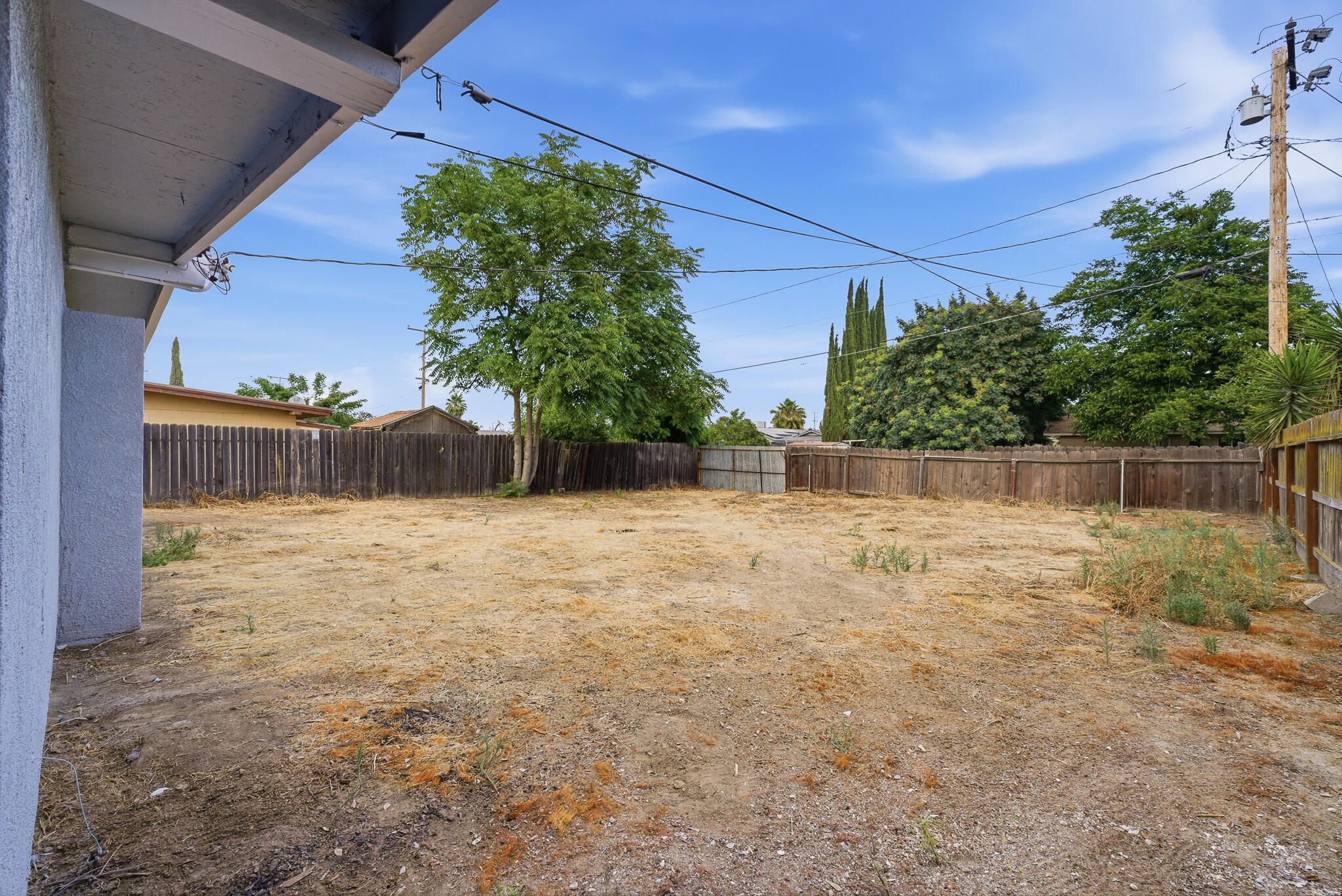 756 S Oliver St, Tulare, CA 93274
