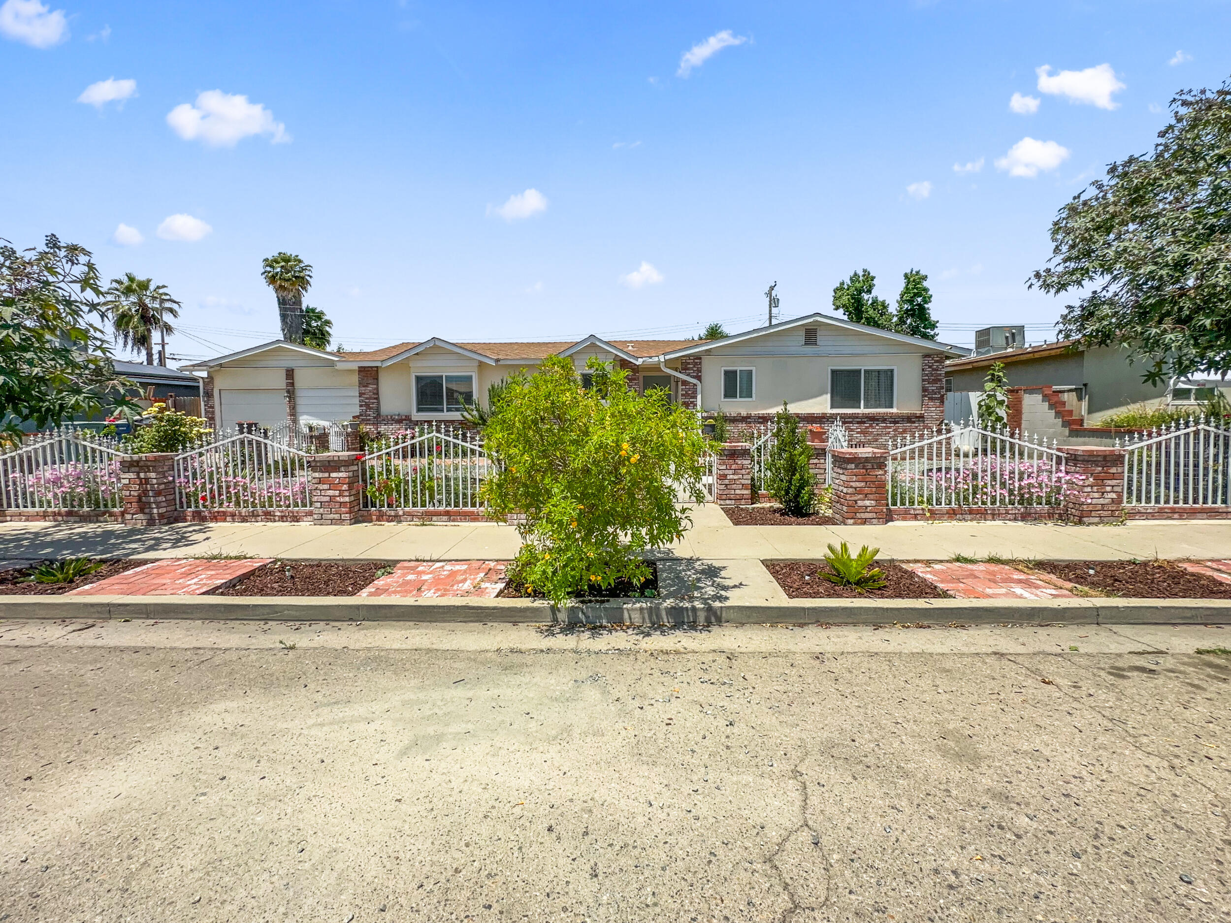 947 Cardoza Dr, Tulare, CA 93274
