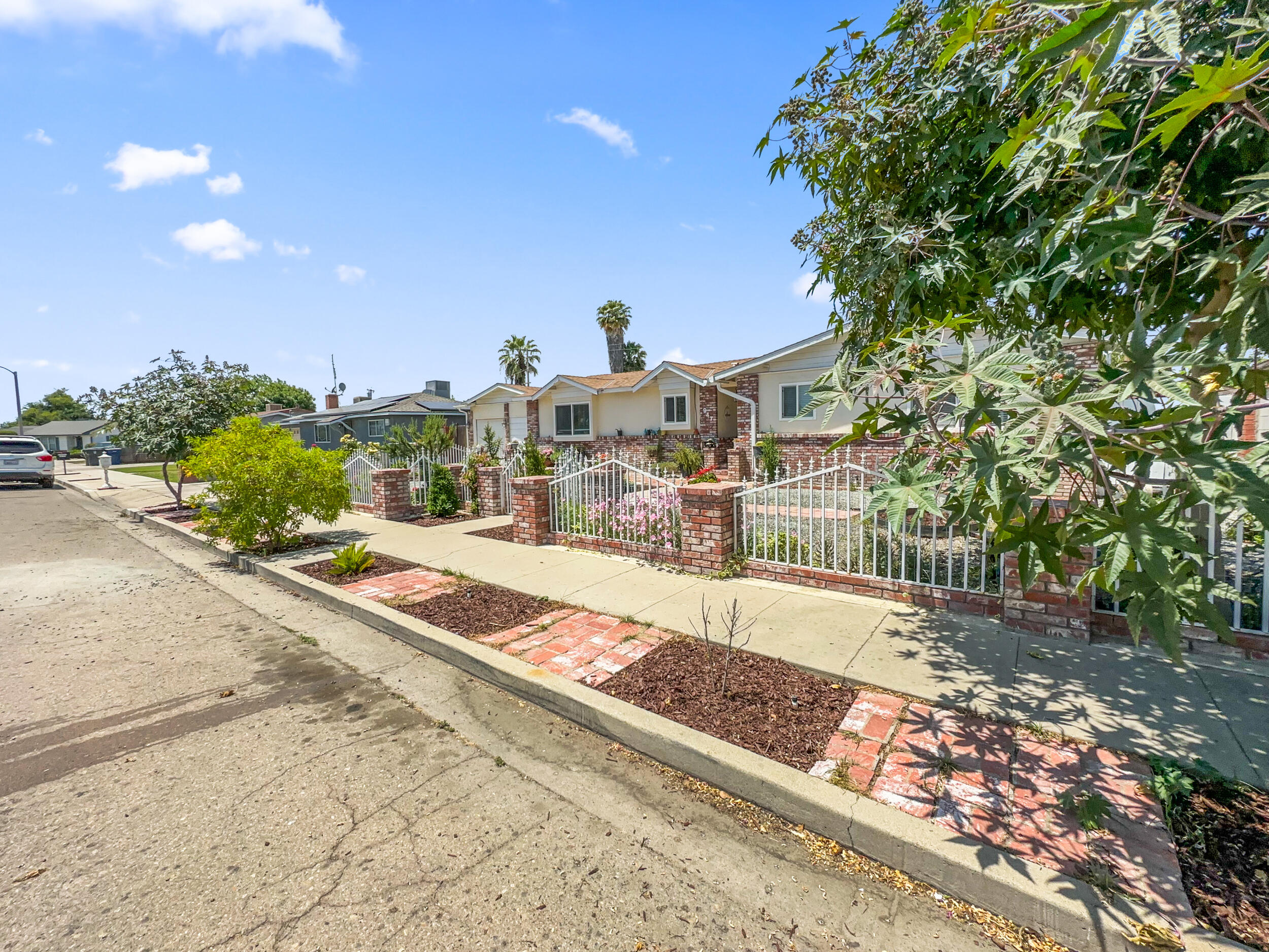 947 Cardoza Dr, Tulare, CA 93274
