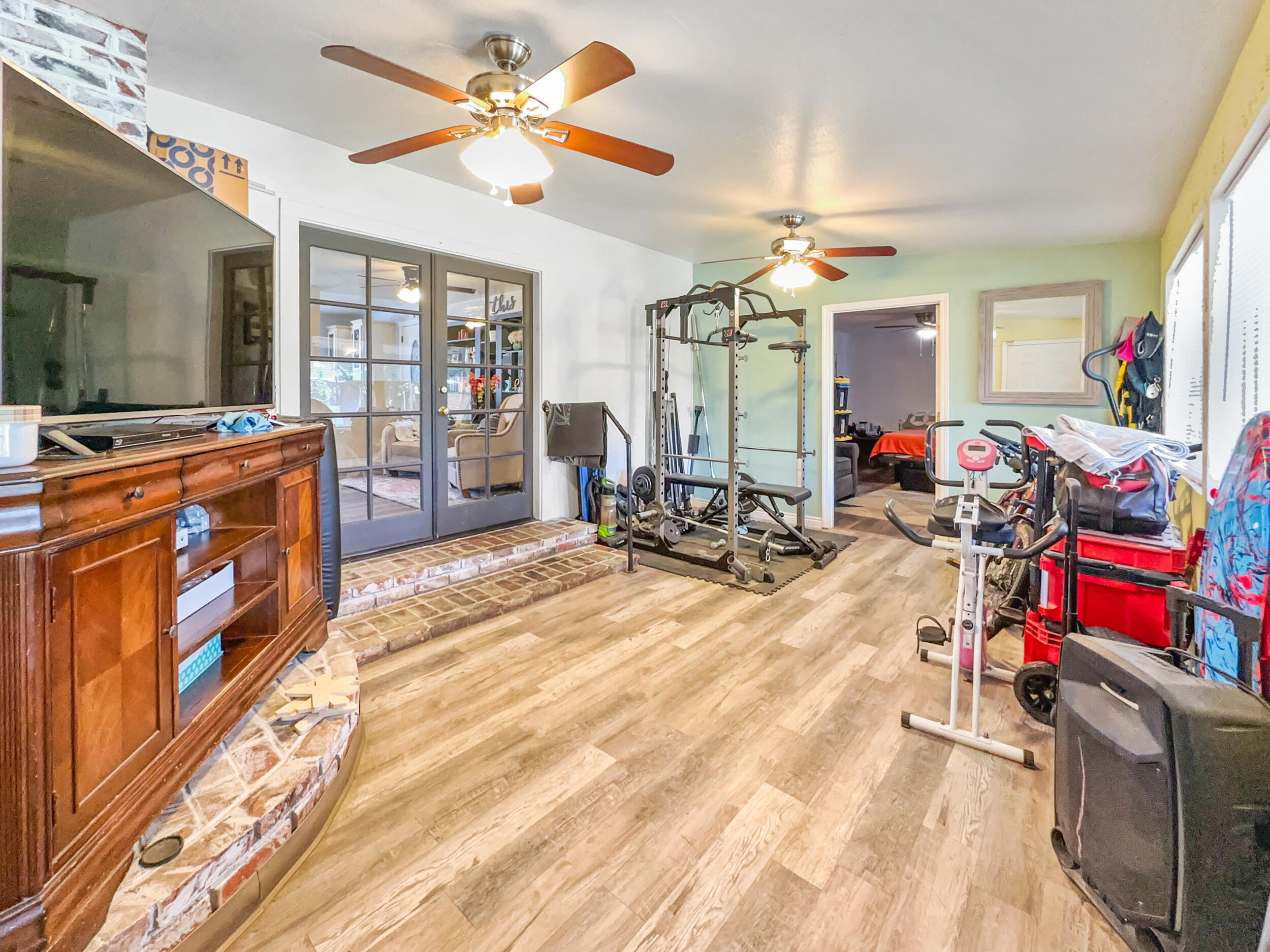 947 Cardoza Dr, Tulare, CA 93274