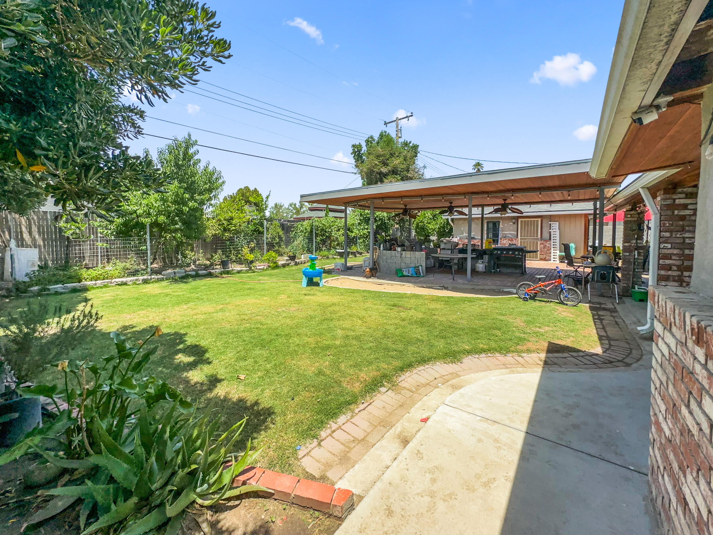 947 Cardoza Dr, Tulare, CA 93274
