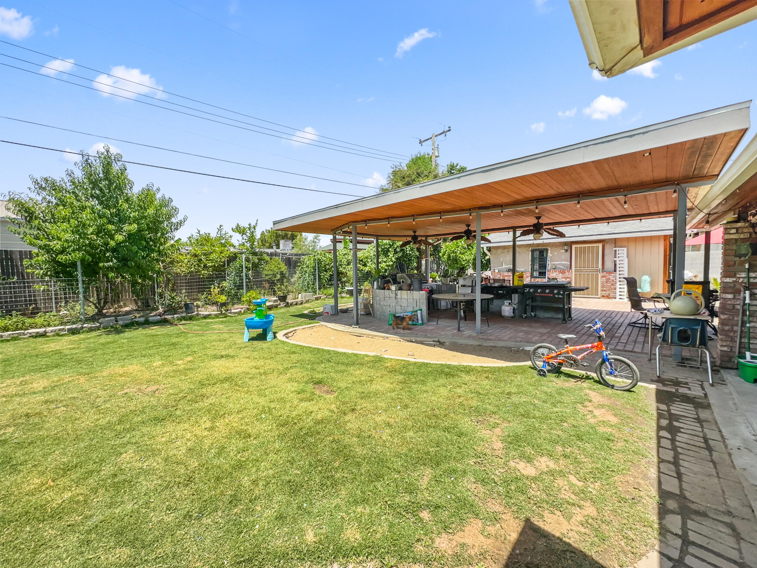 947 Cardoza Dr, Tulare, CA 93274