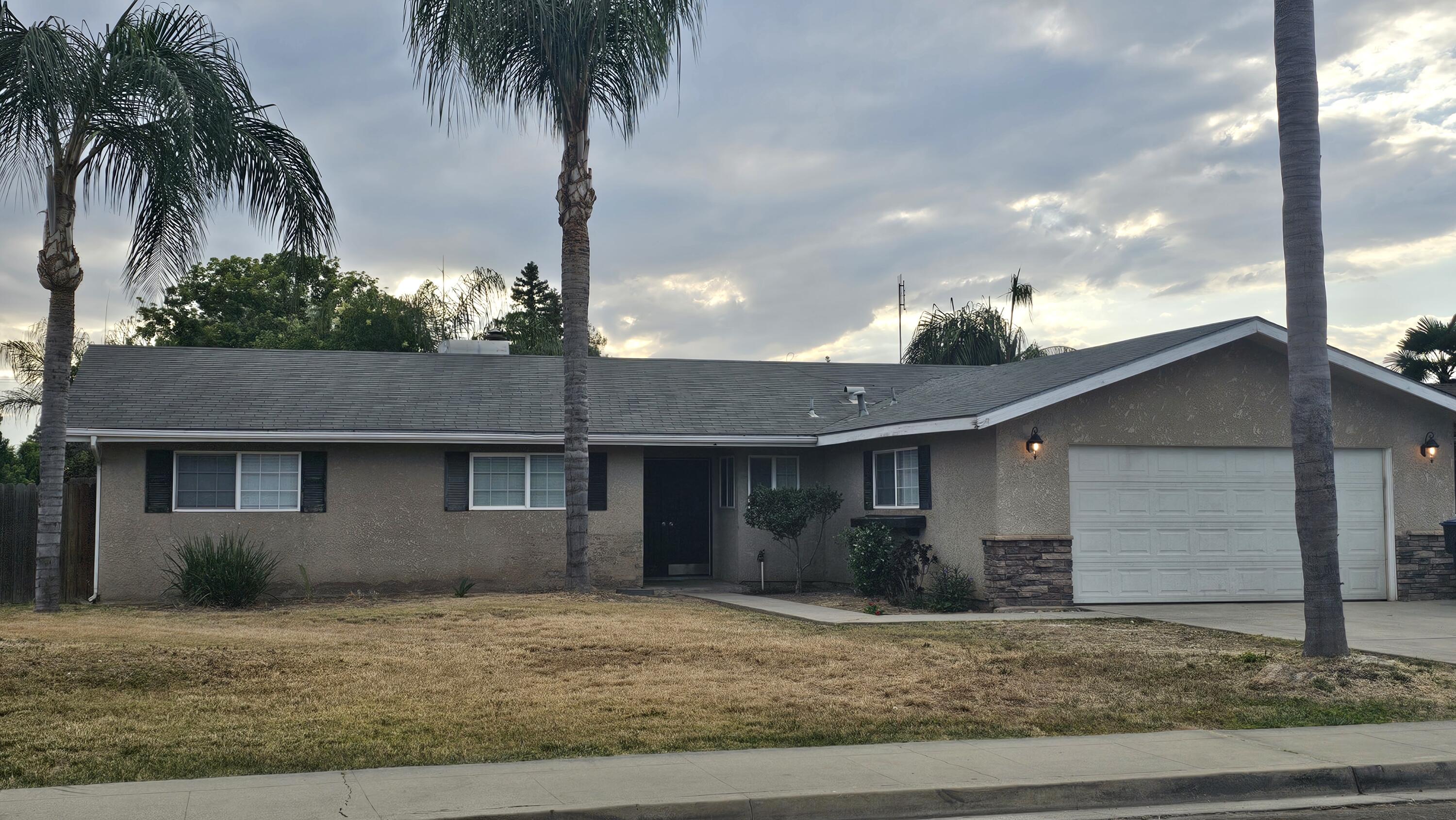 3211 S Vickie Ct, Visalia, CA 93277