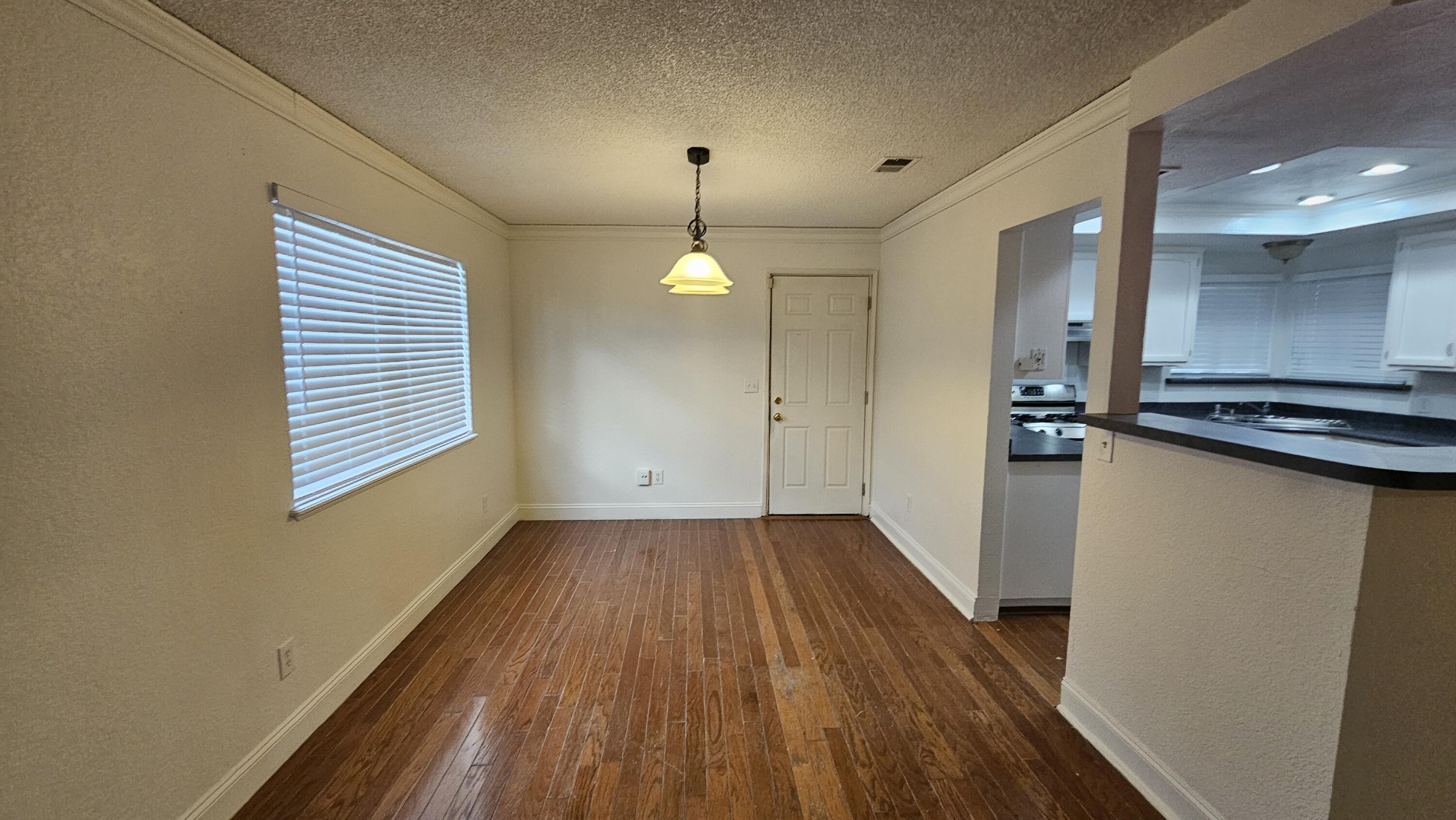 3211 S Vickie Ct, Visalia, CA 93277