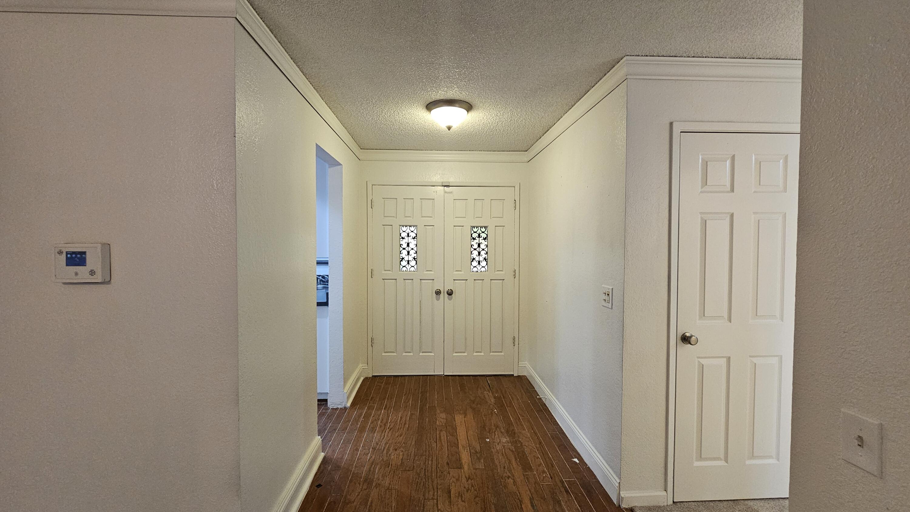 3211 S Vickie Ct, Visalia, CA 93277