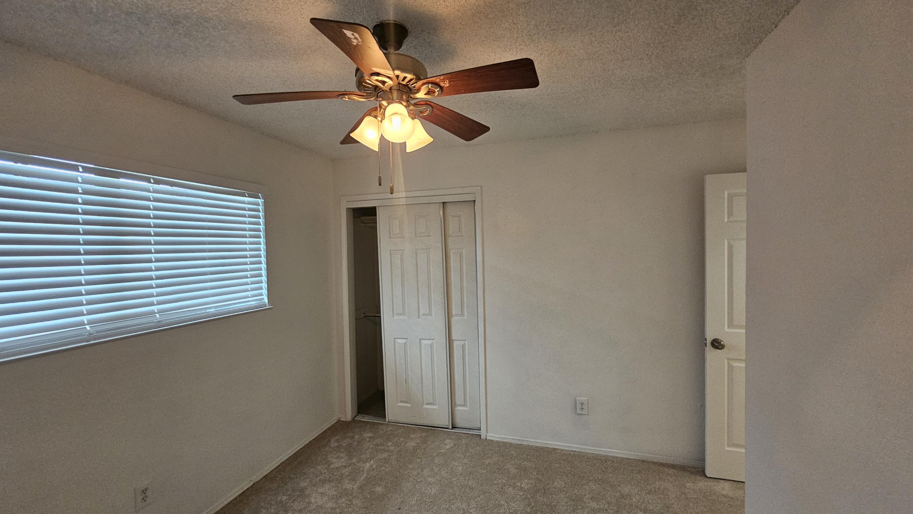 3211 S Vickie Ct, Visalia, CA 93277