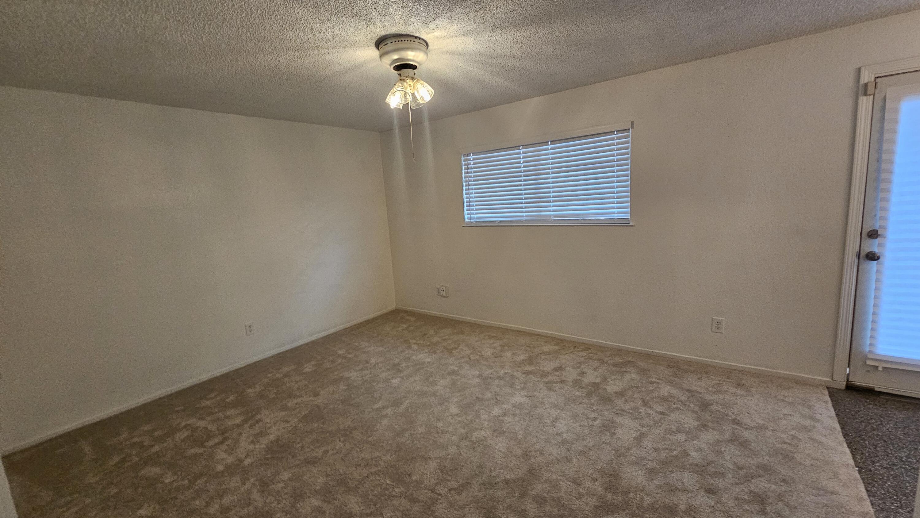 3211 S Vickie Ct, Visalia, CA 93277