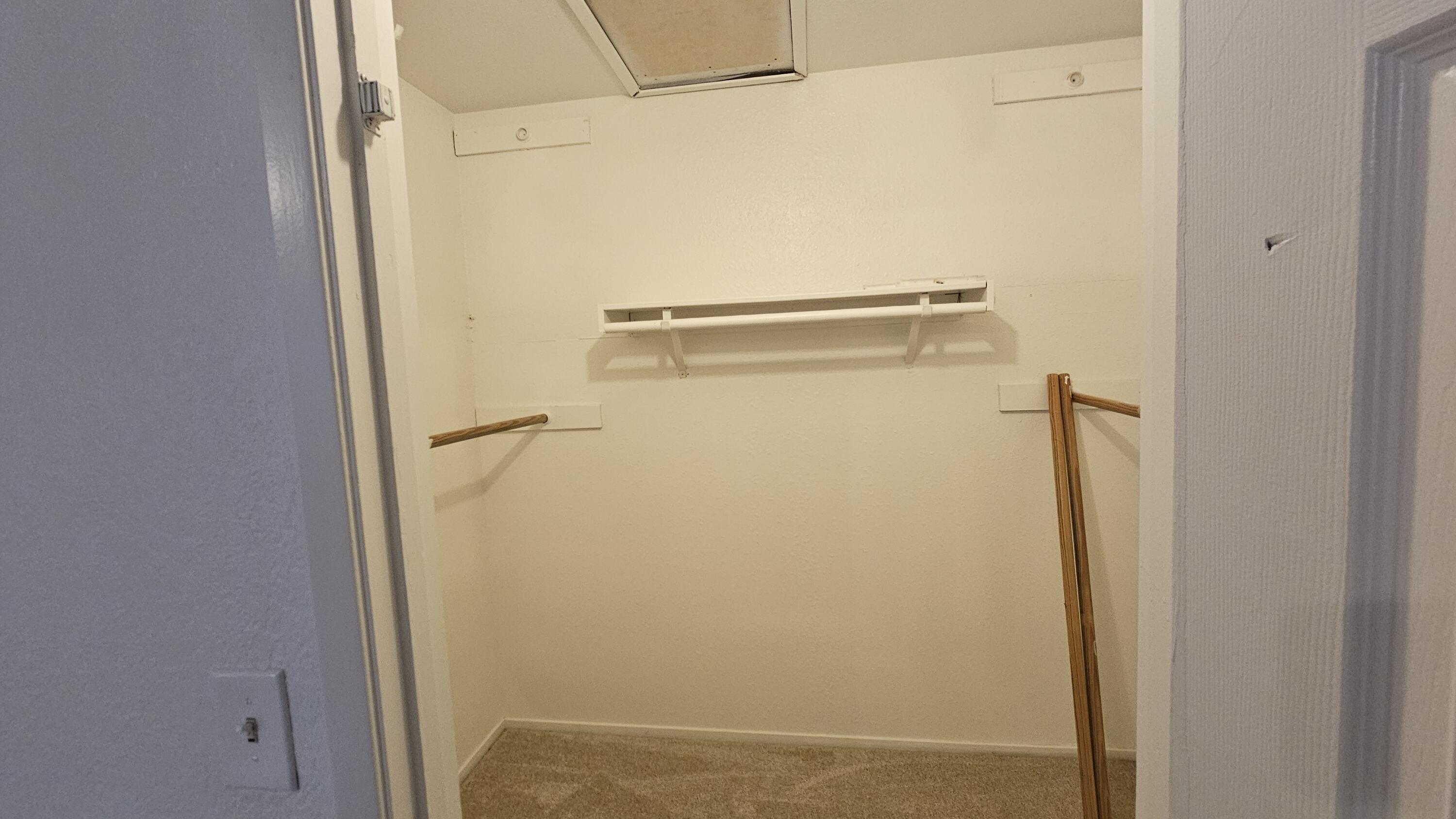 3211 S Vickie Ct, Visalia, CA 93277